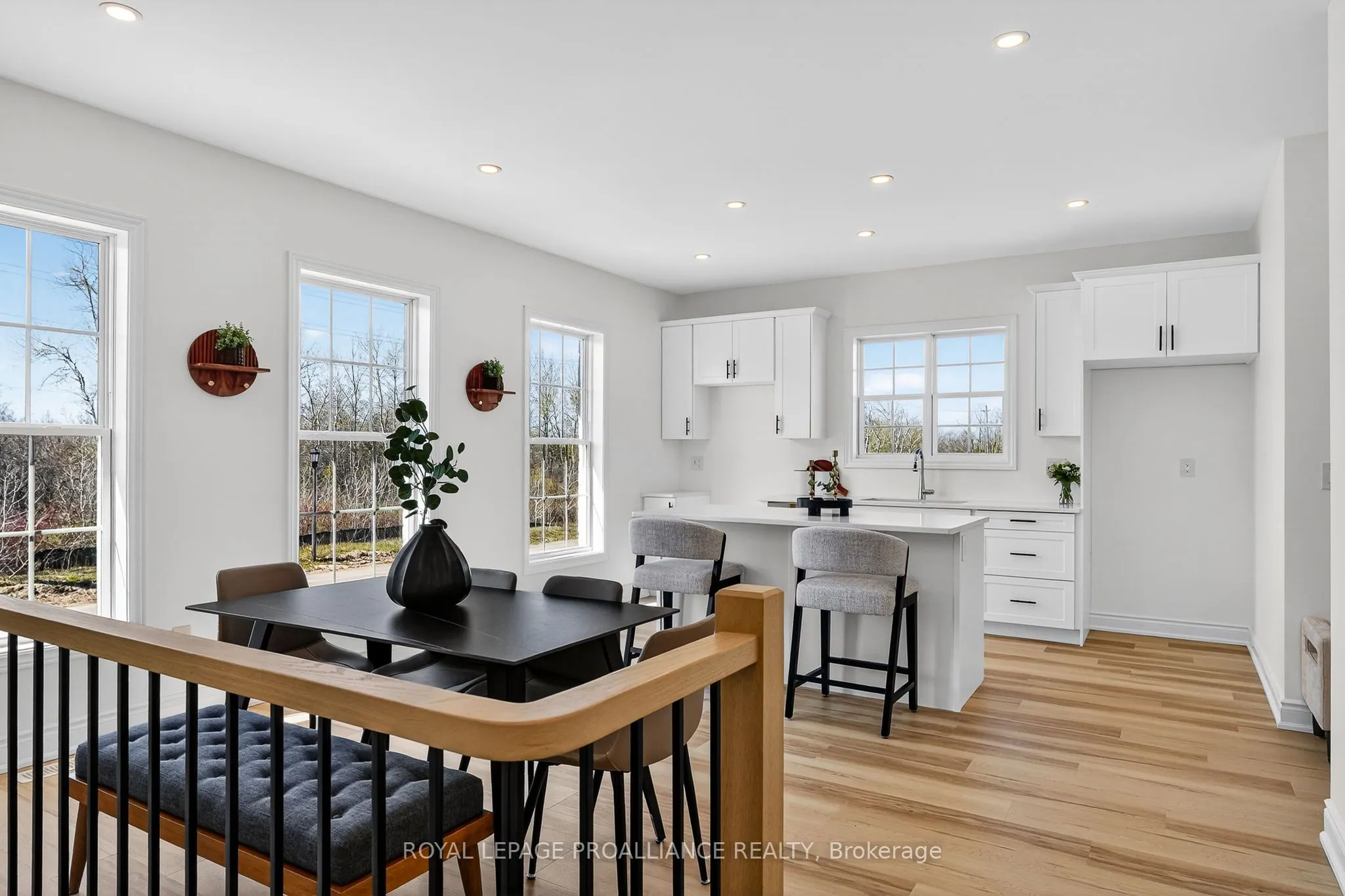914 Kerr Street W