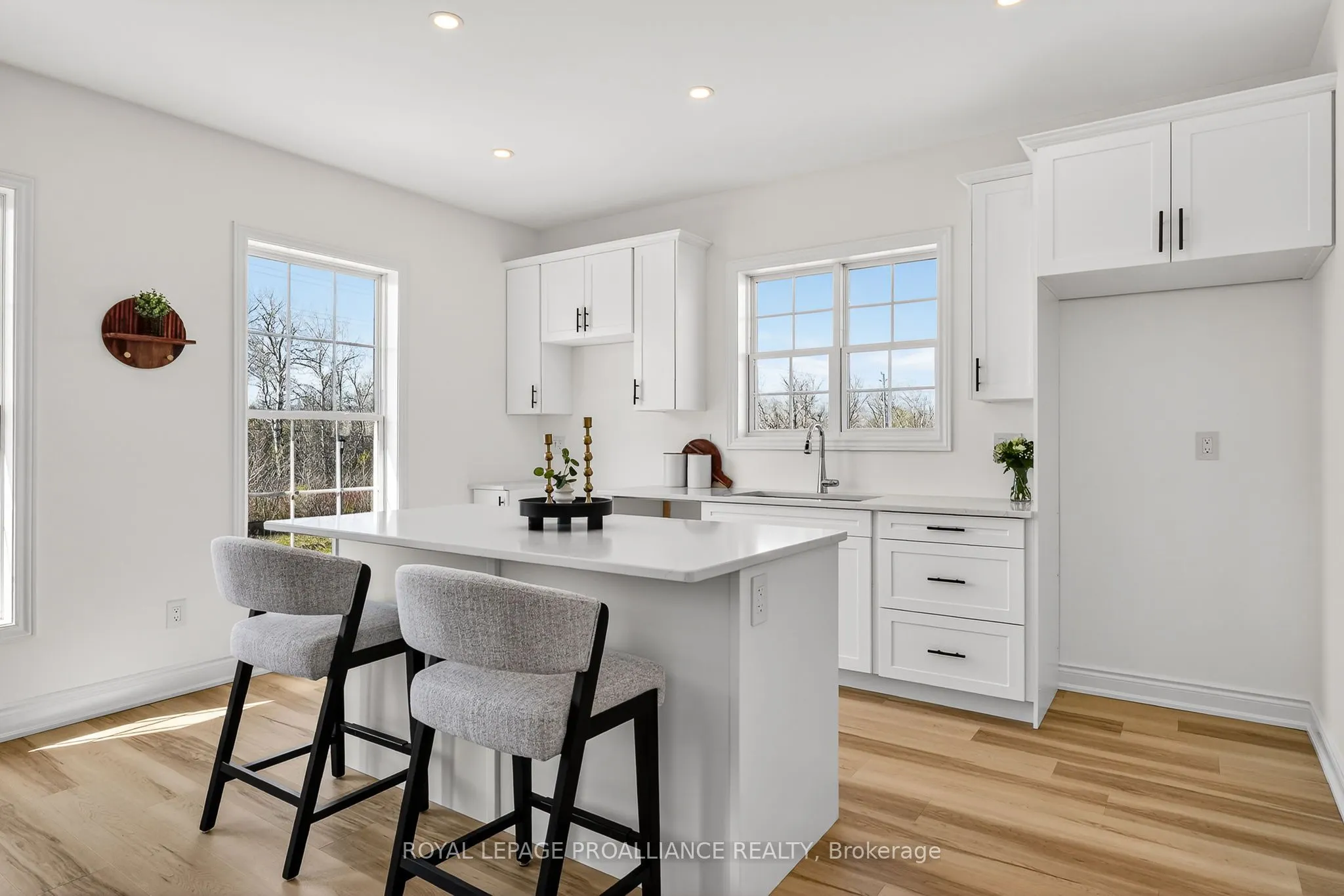 914 Kerr Street W