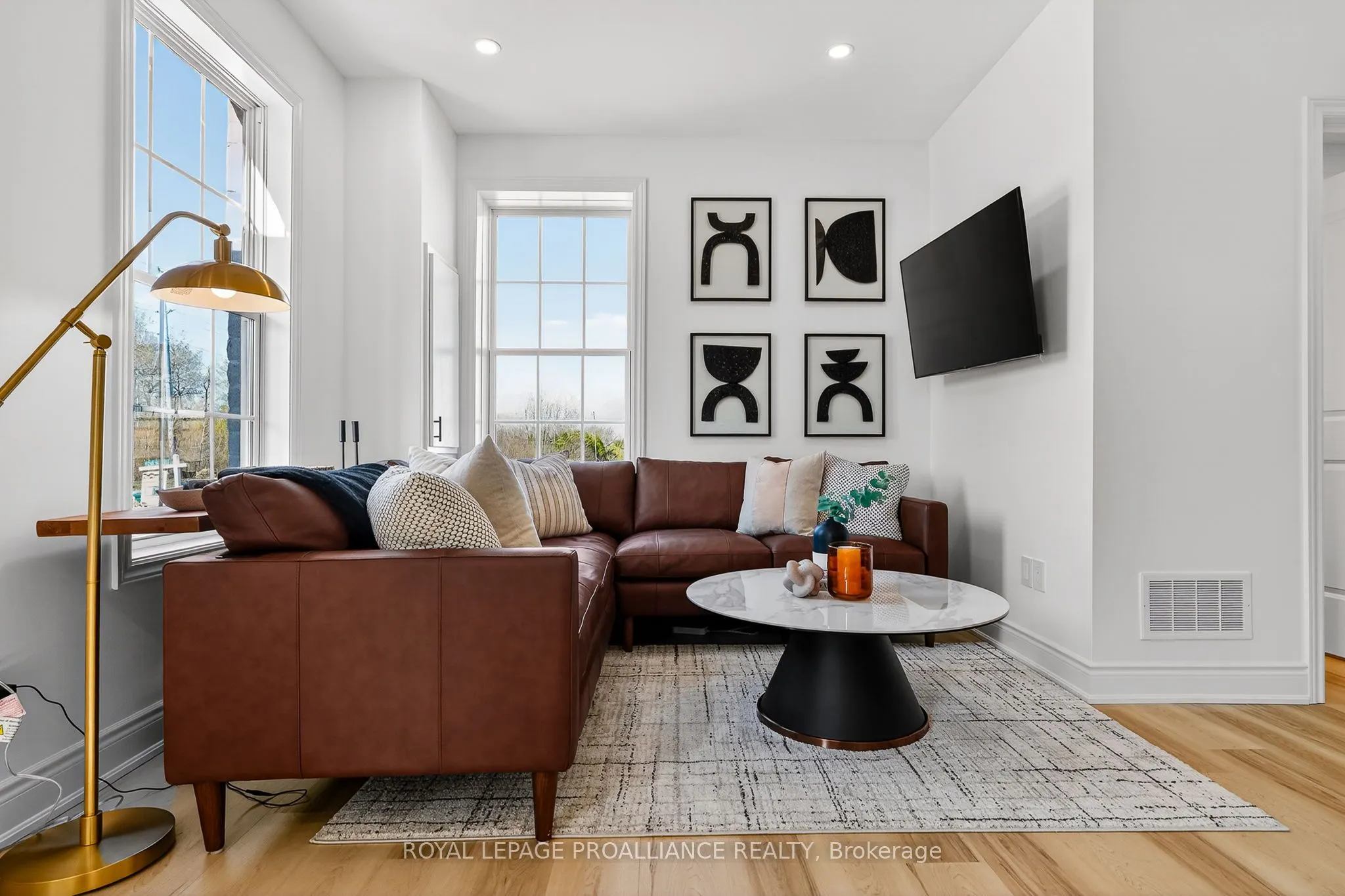 914 Kerr Street W