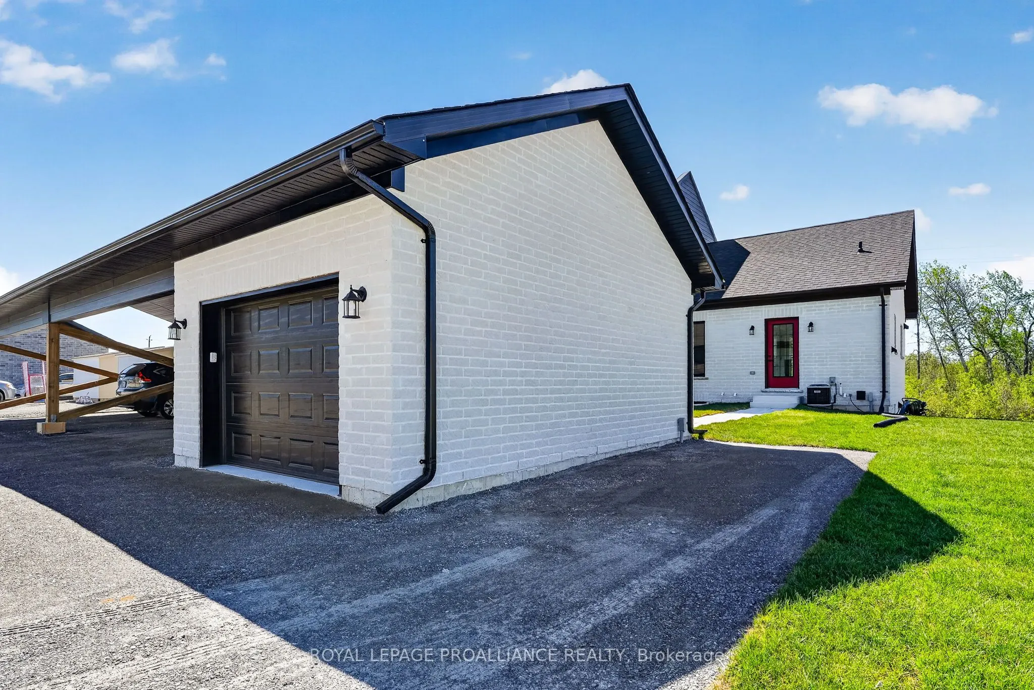 914 Kerr Street W