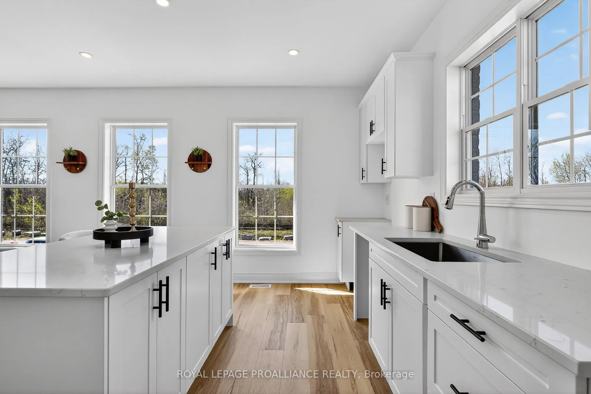 914 Kerr Street W