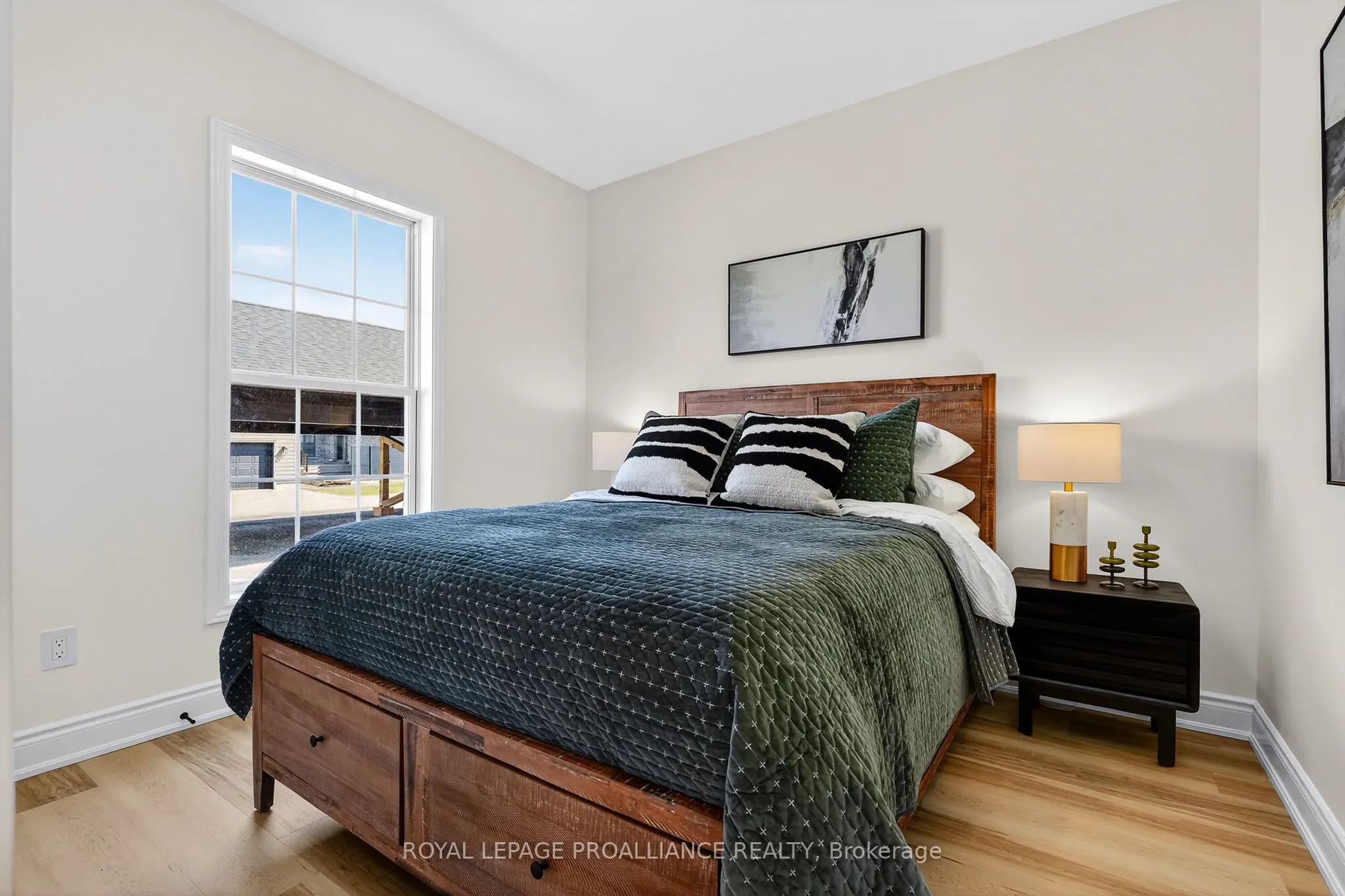 914 Kerr Street W