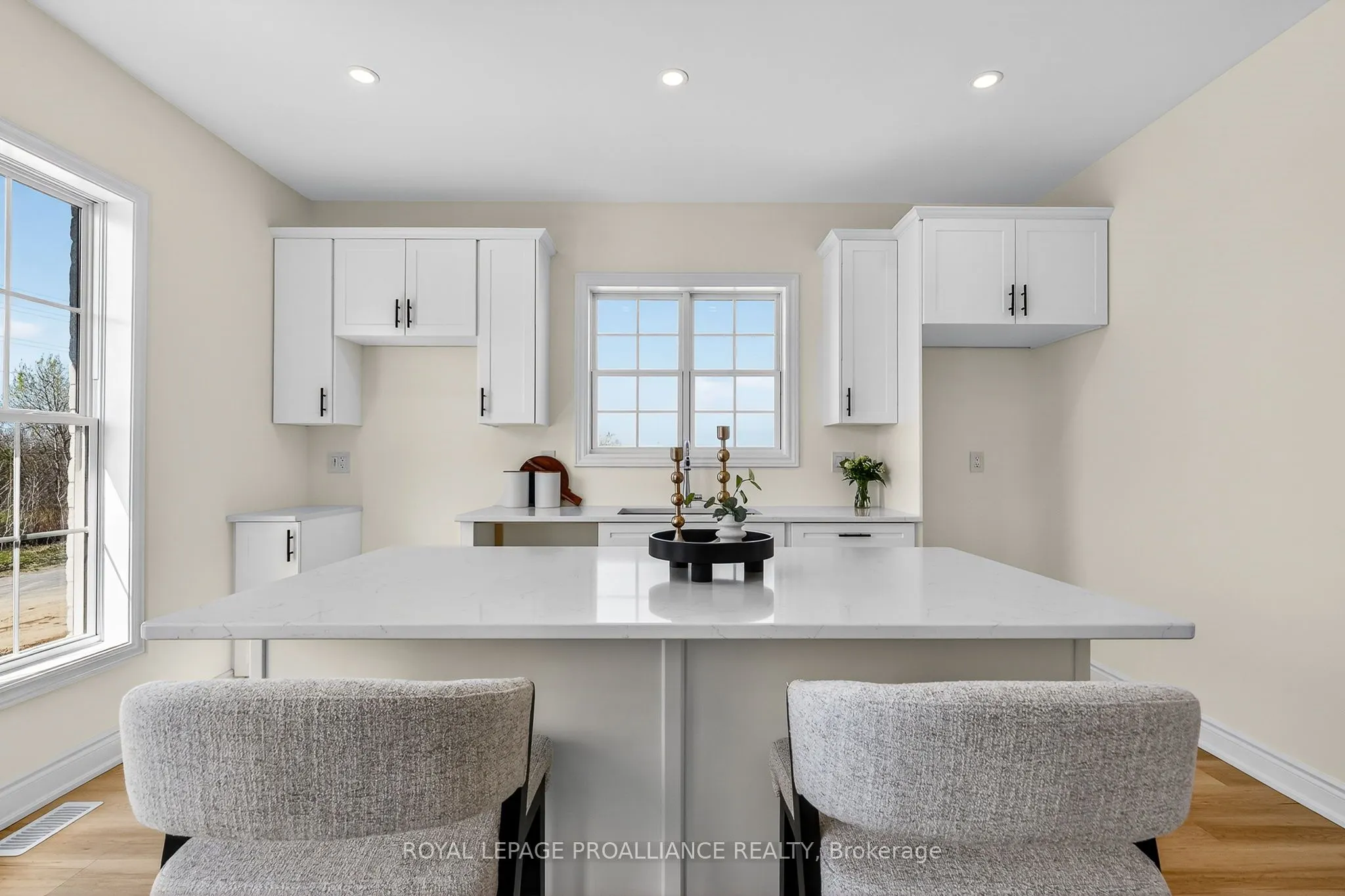 914 Kerr Street W