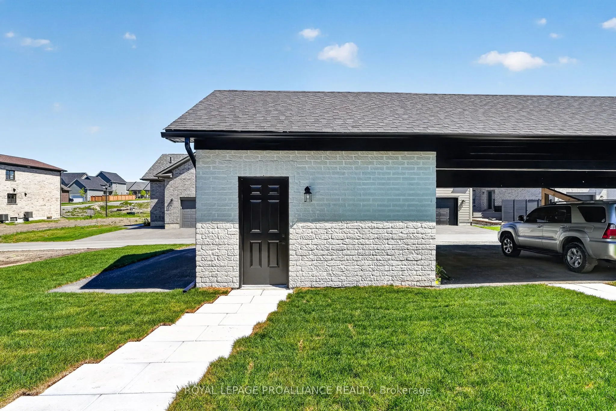 914 Kerr Street W