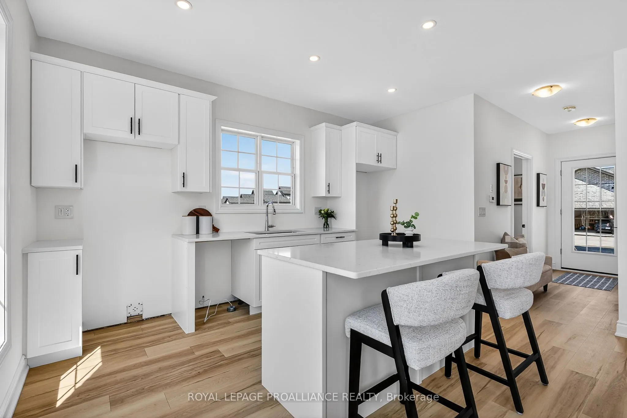 914 Kerr Street W
