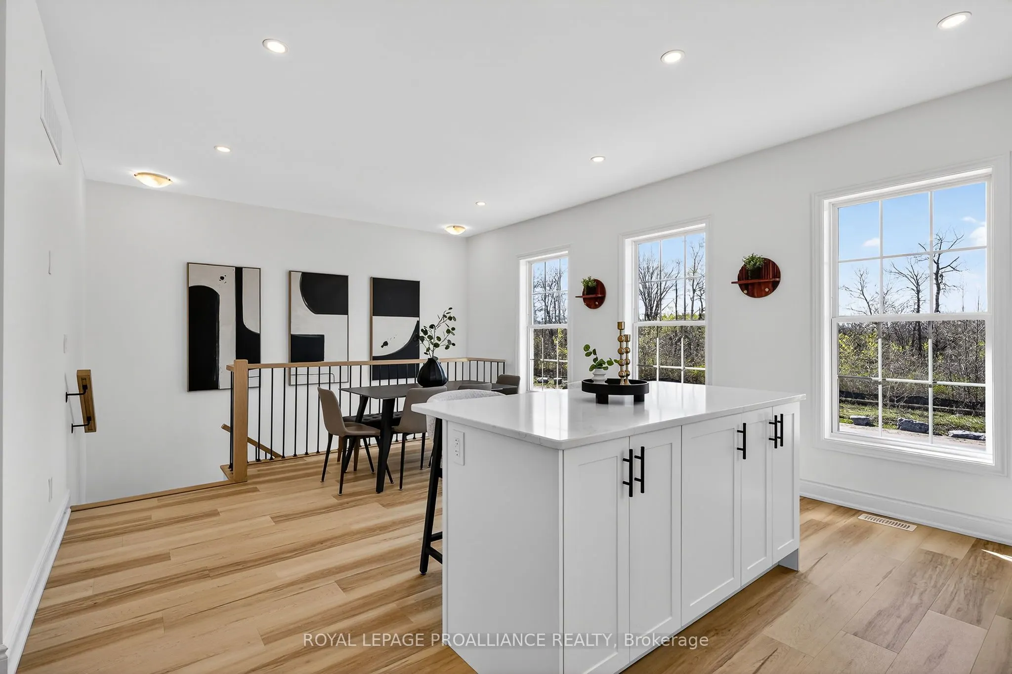 914 Kerr Street W