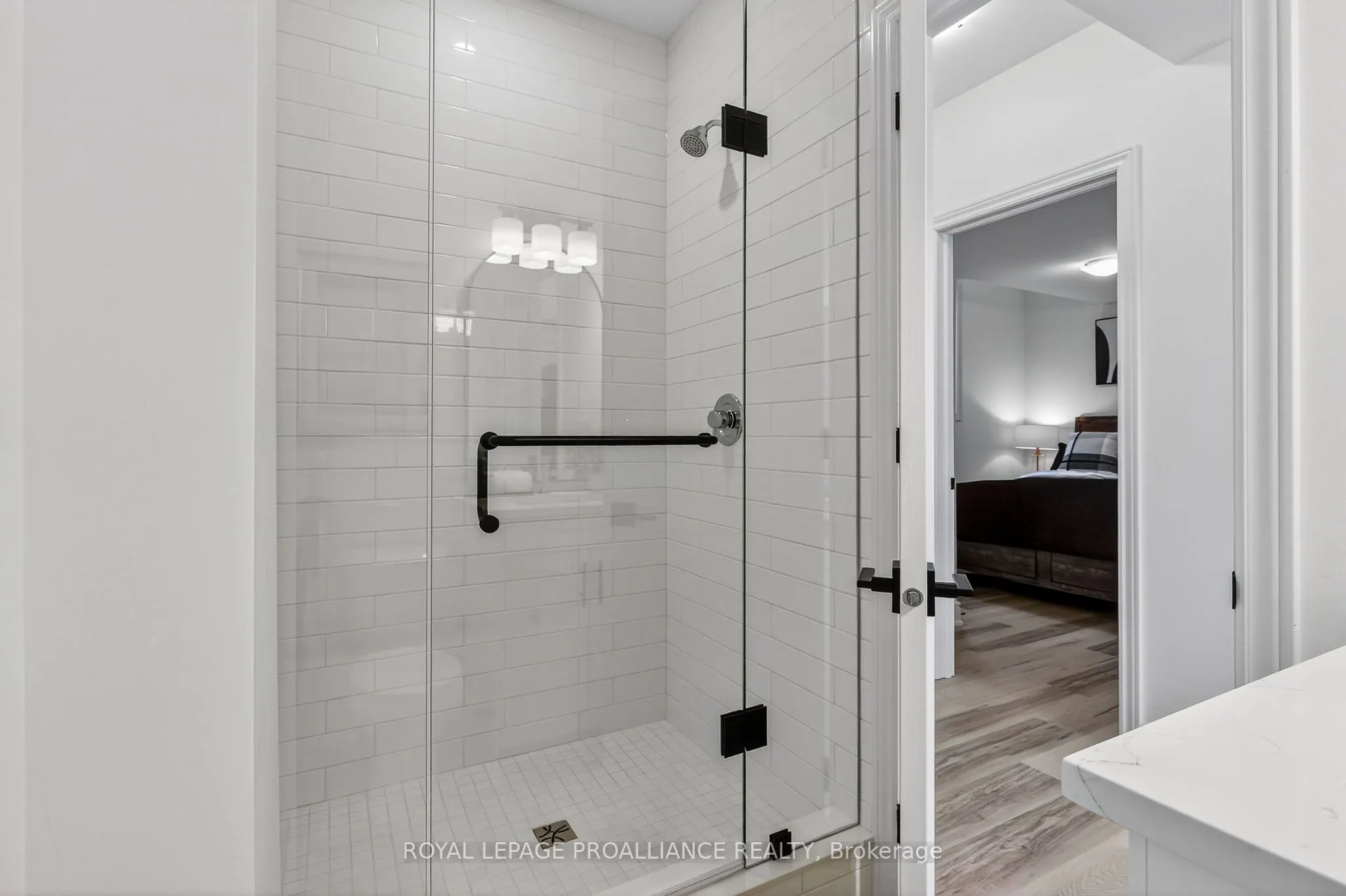 914 Kerr Street W