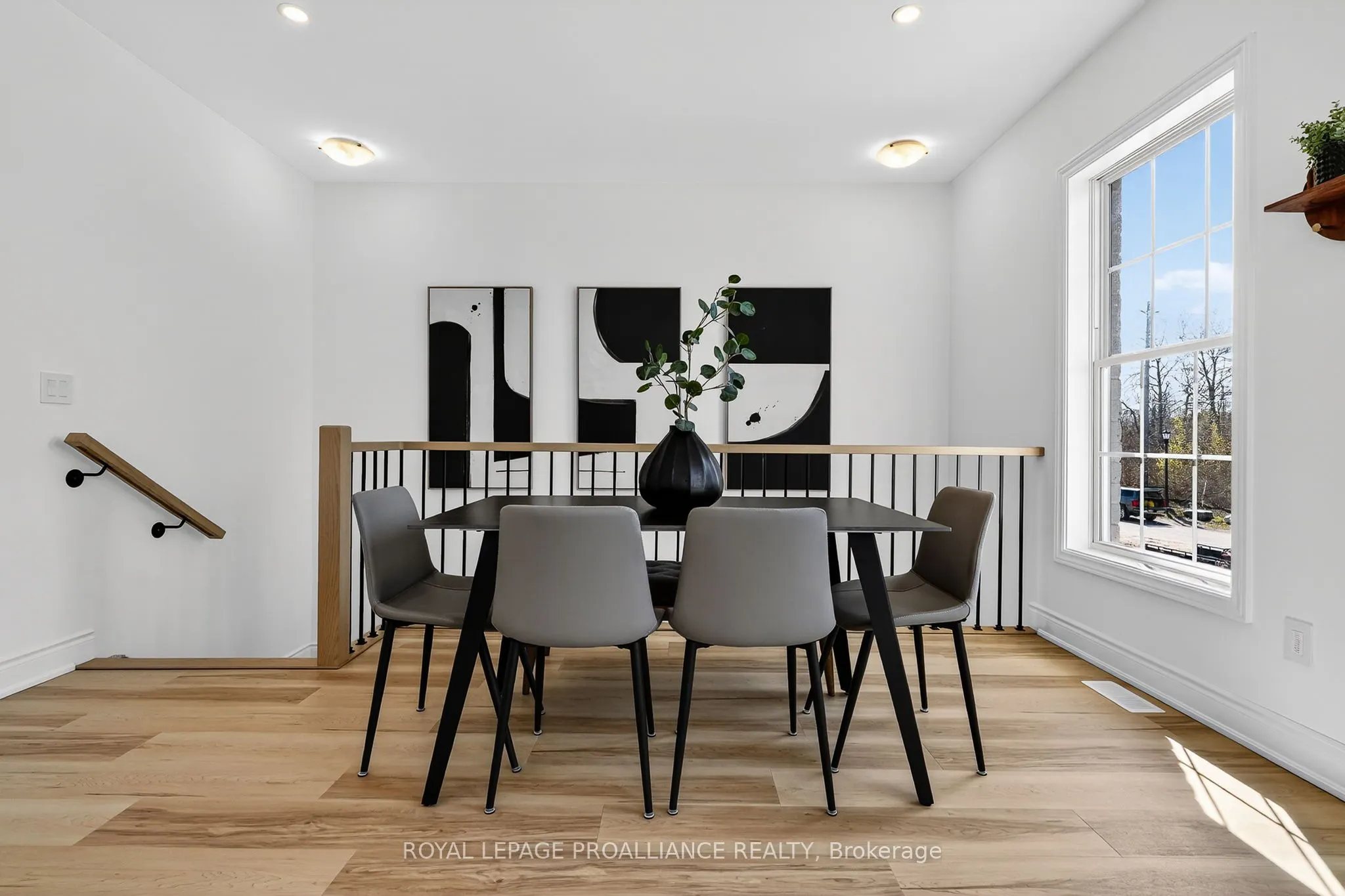 914 Kerr Street W