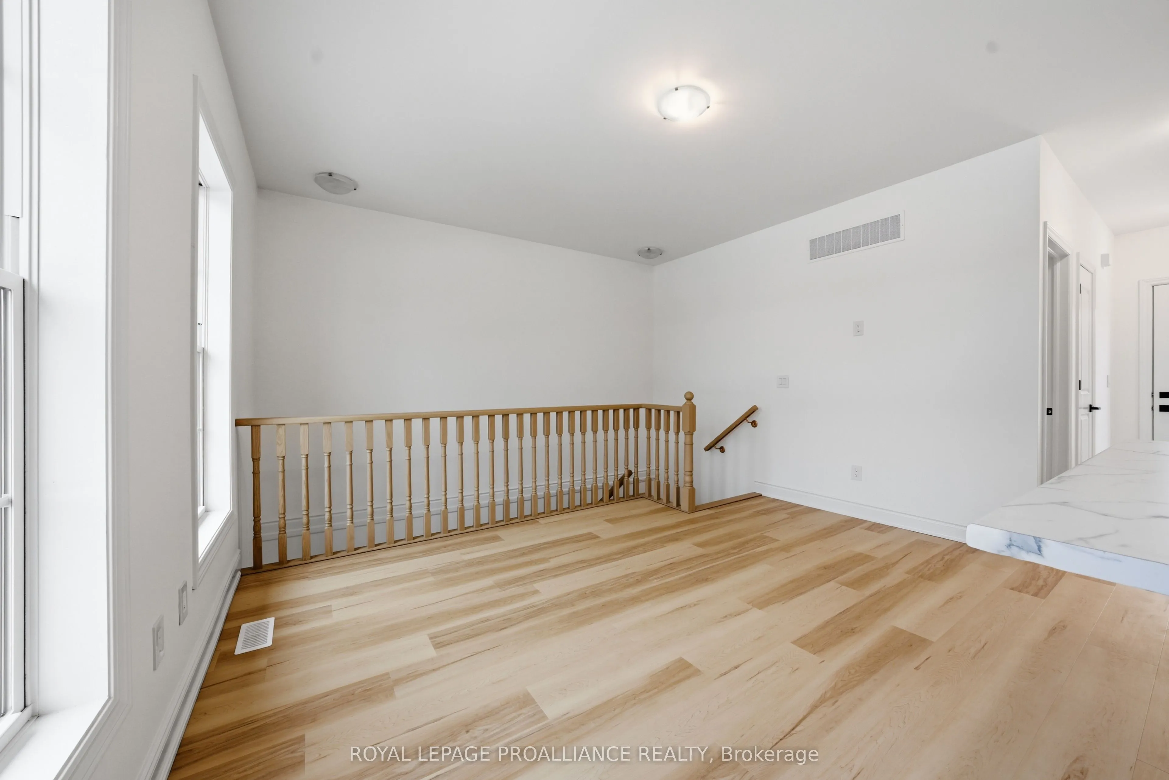 922 Kerr Street W