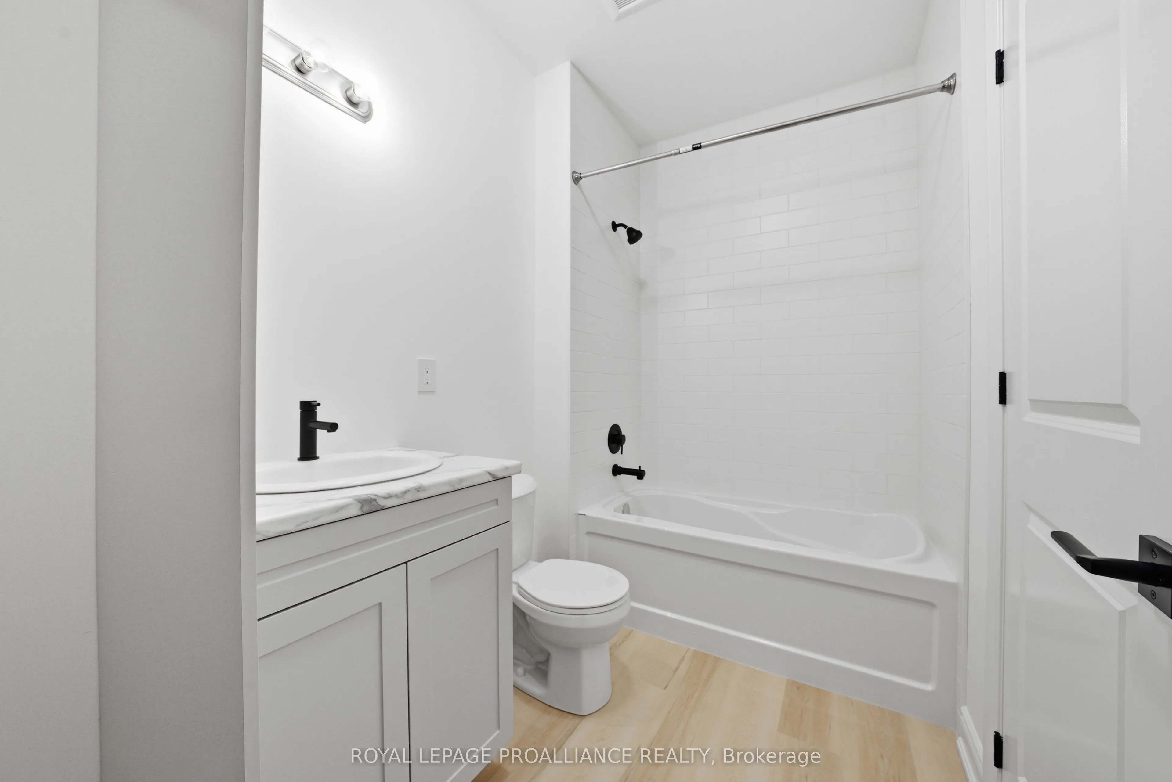 922 Kerr Street W