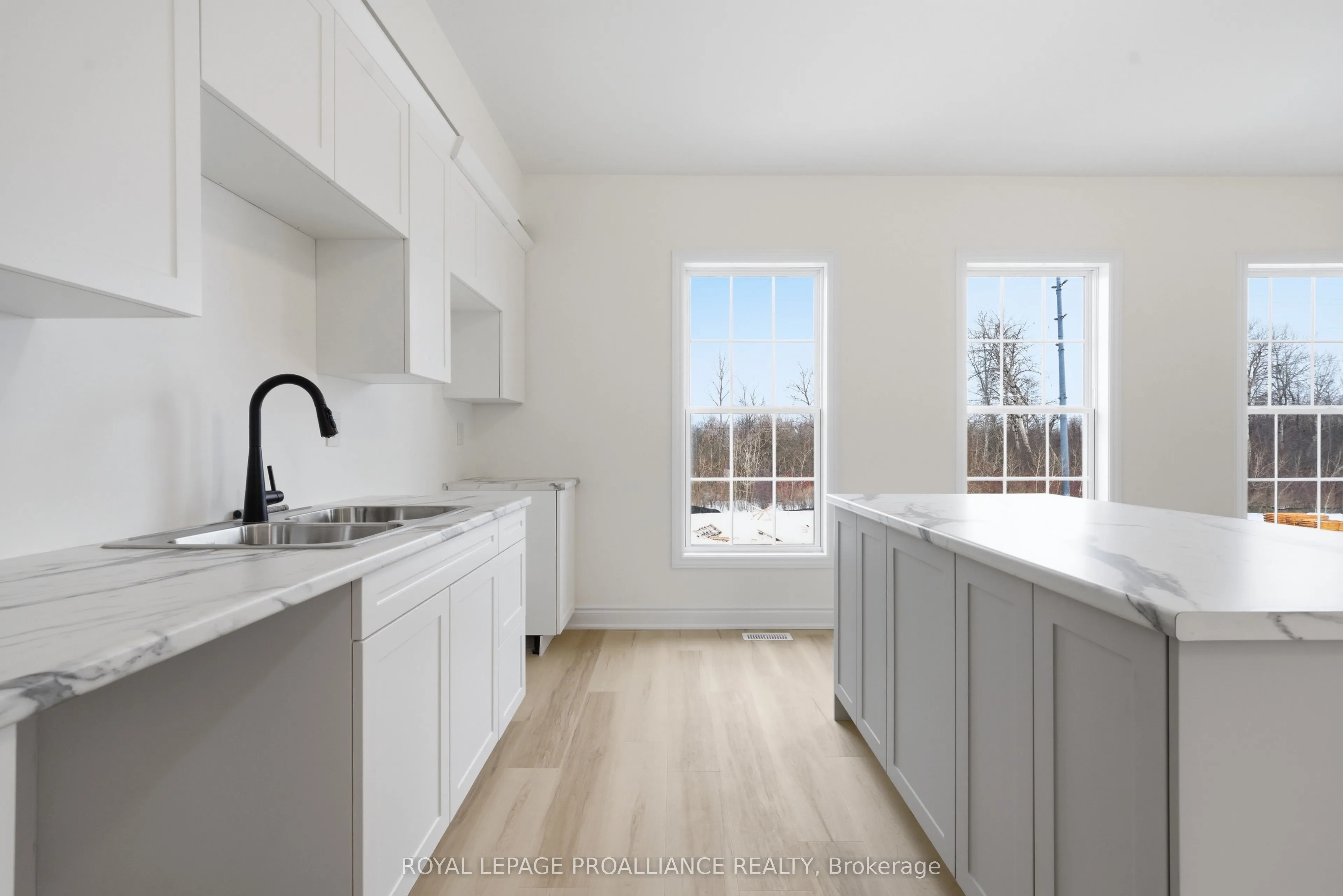922 Kerr Street W
