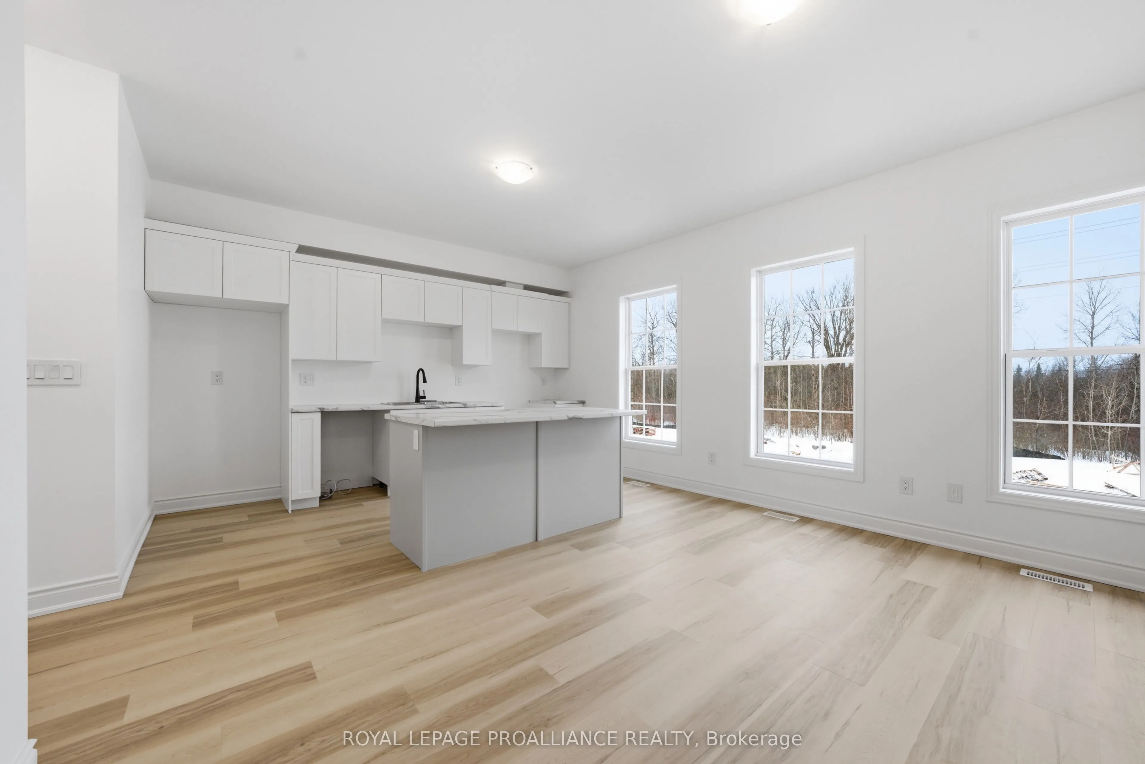 922 Kerr Street W
