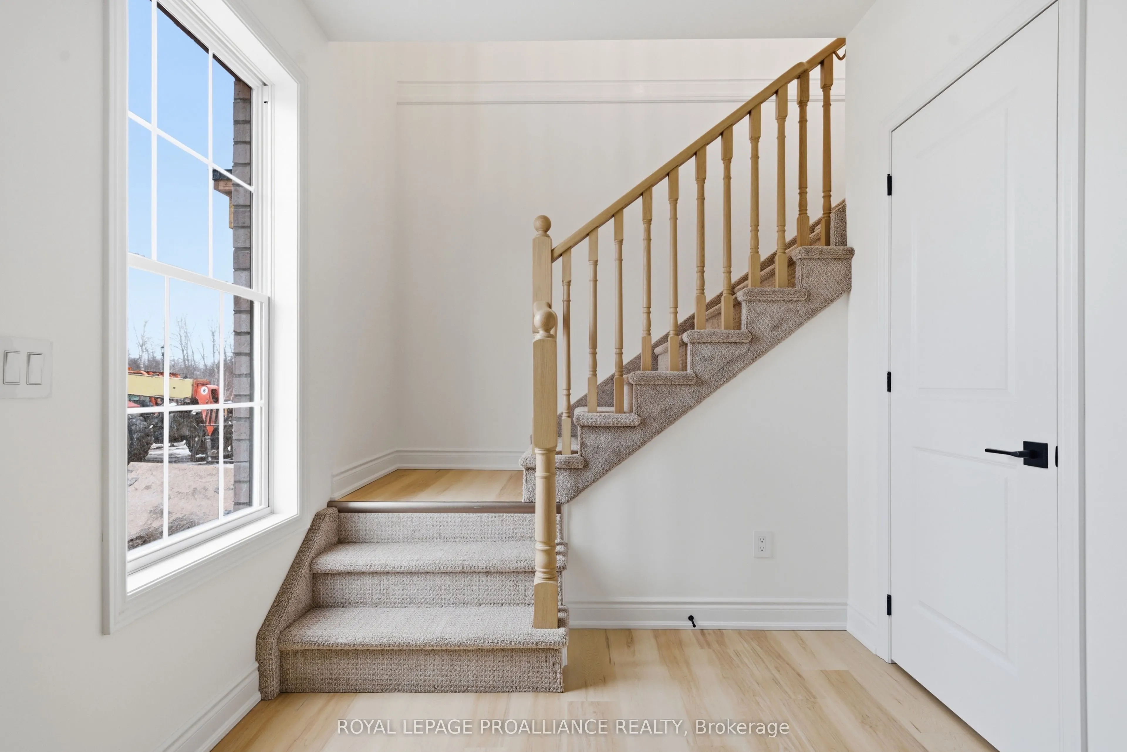 922 Kerr Street W