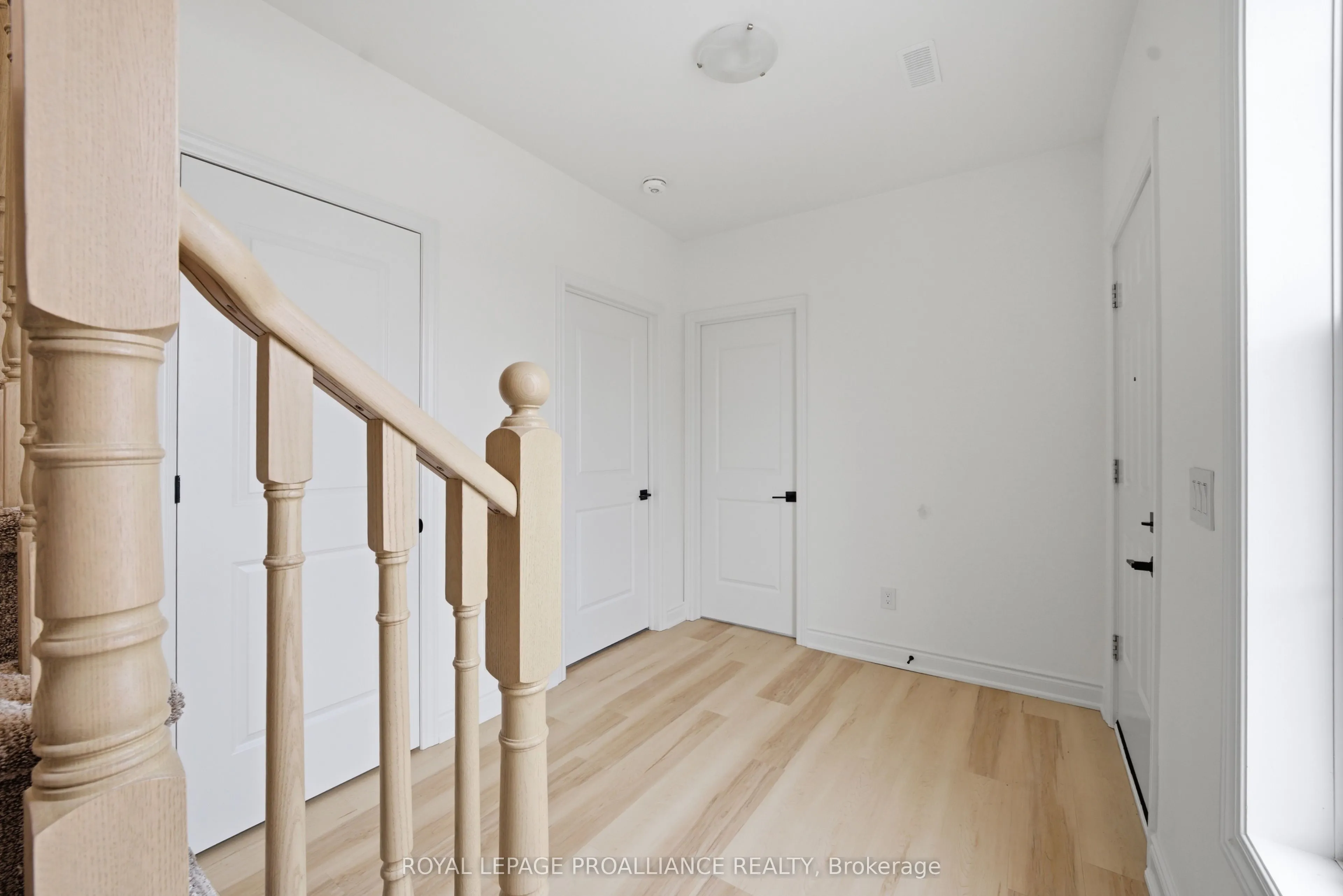 922 Kerr Street W