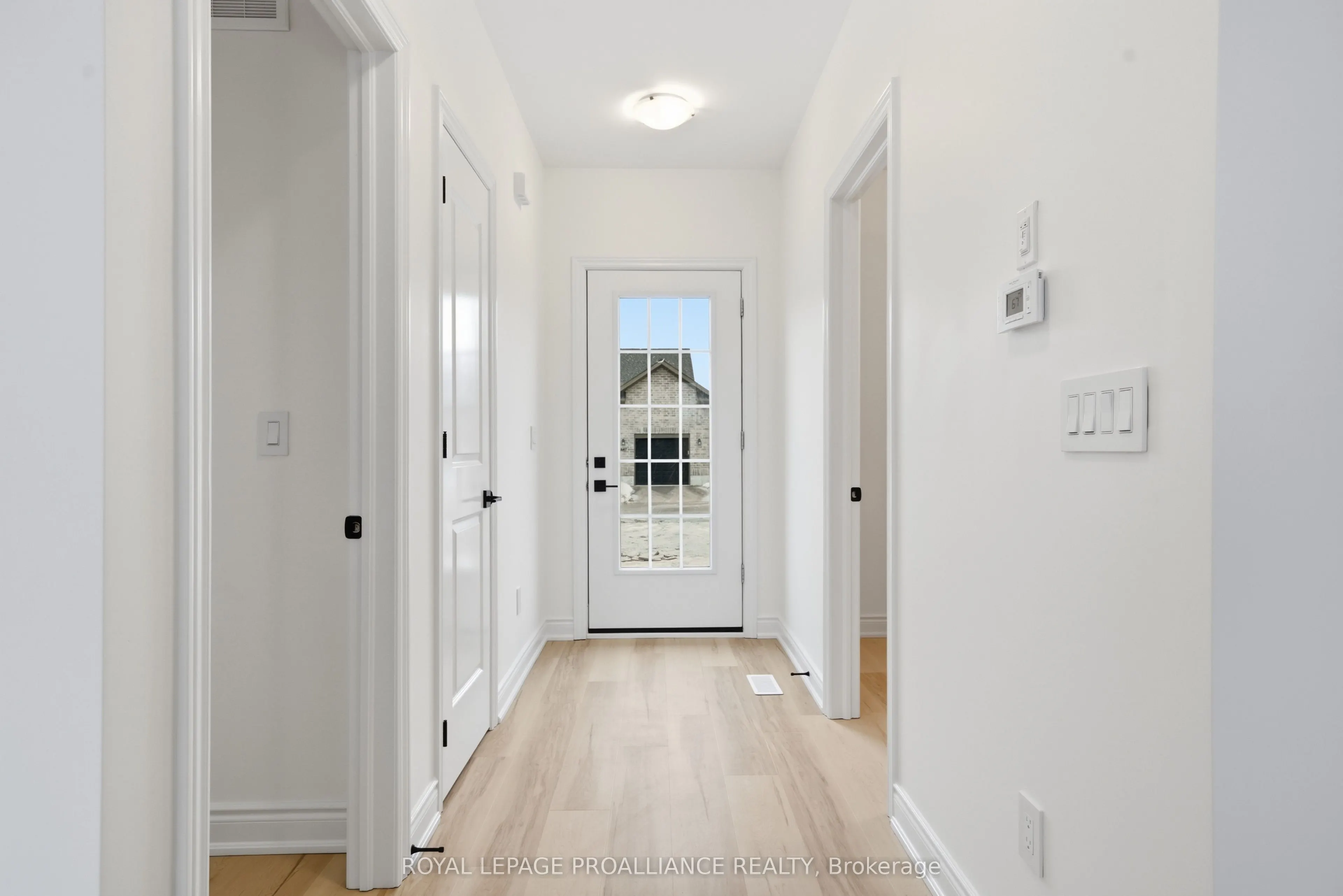 922 Kerr Street W