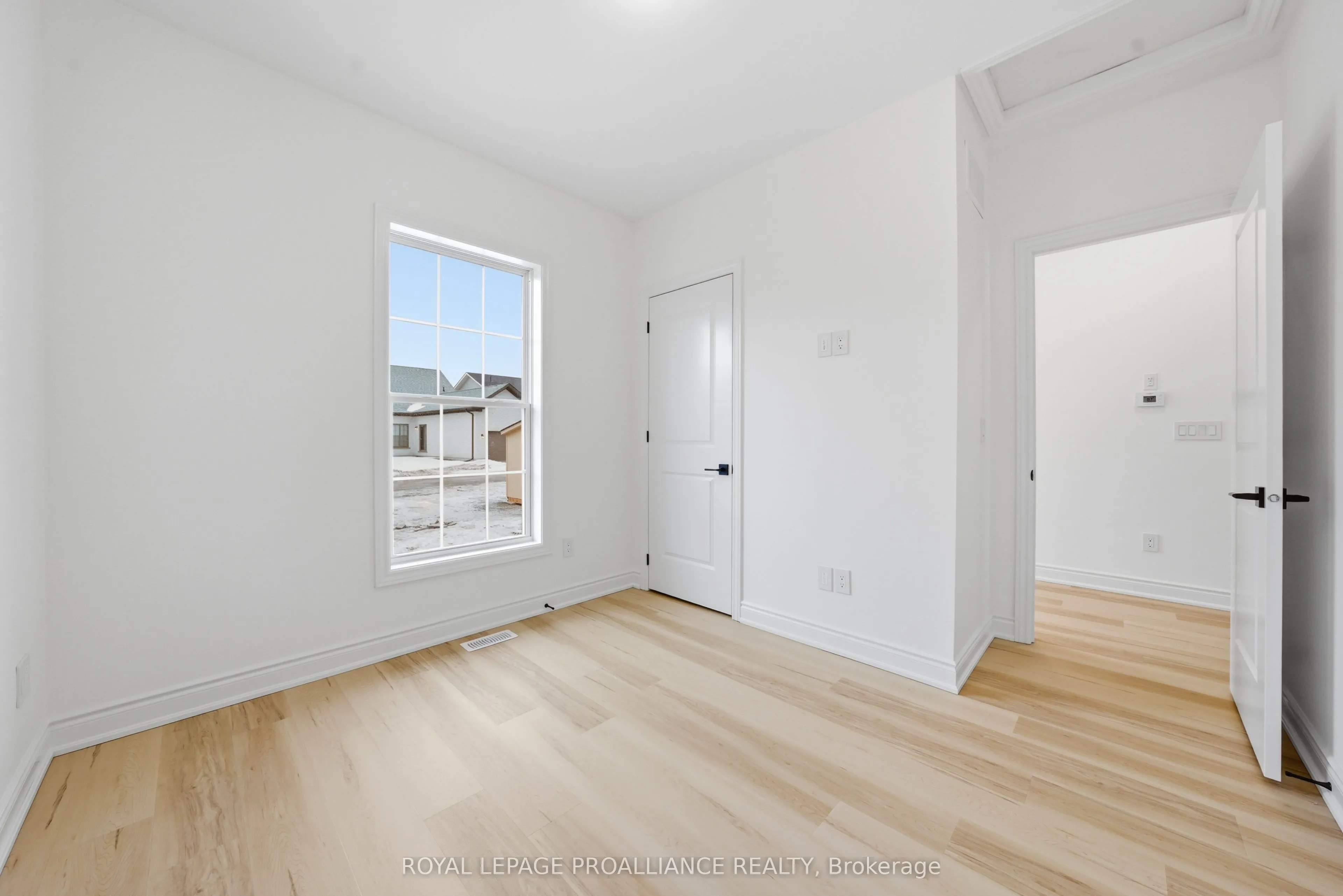 922 Kerr Street W