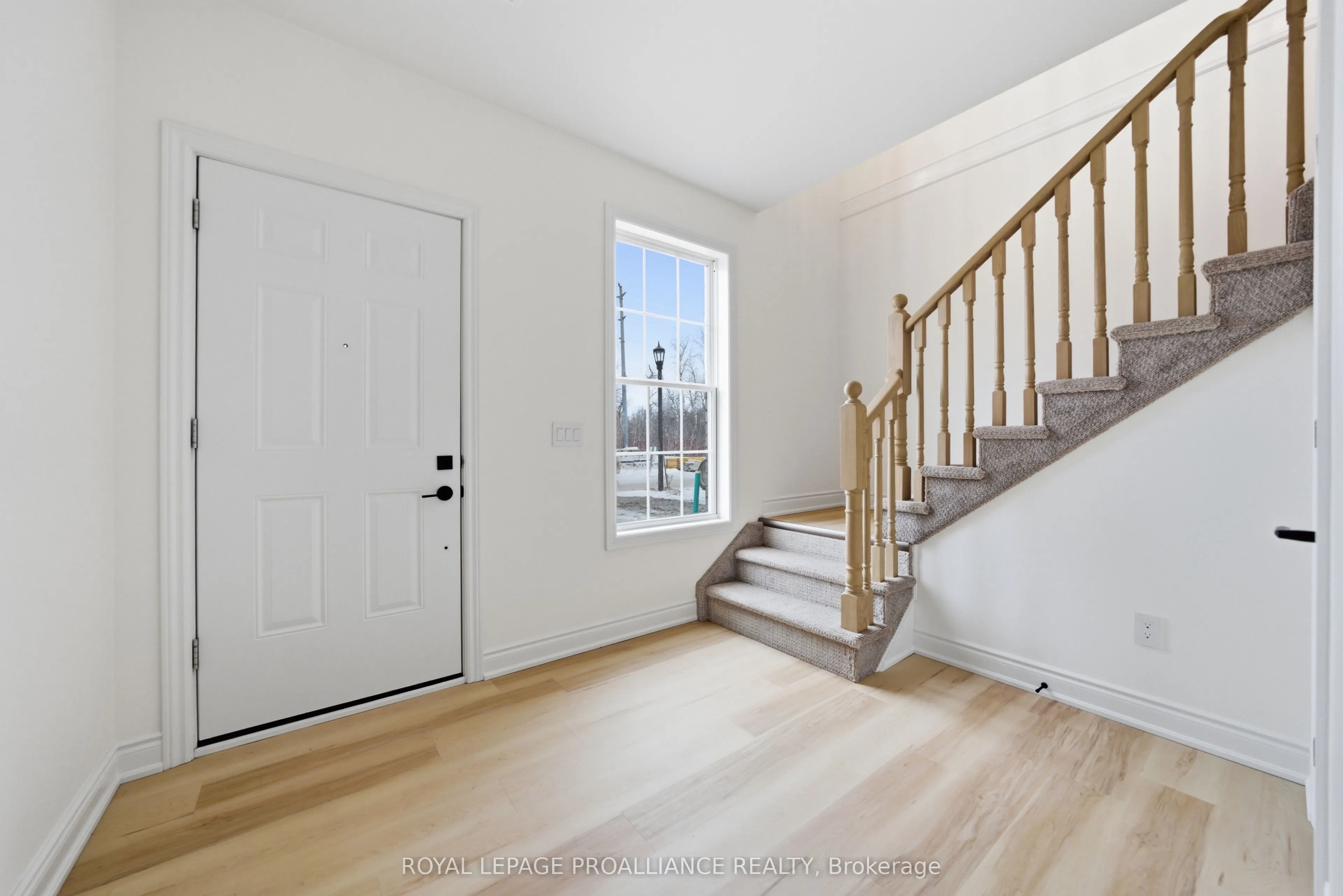 922 Kerr Street W