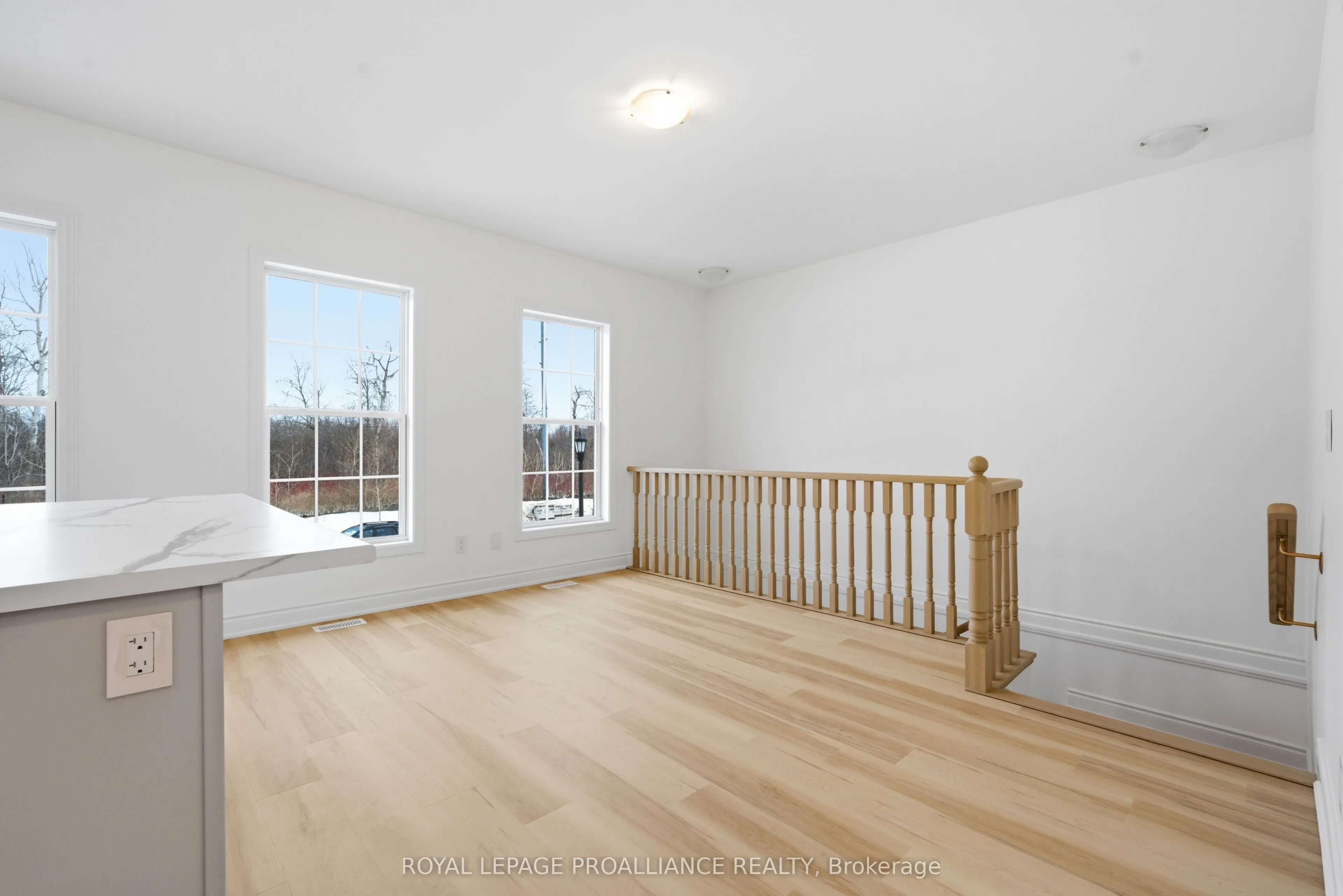 922 Kerr Street W