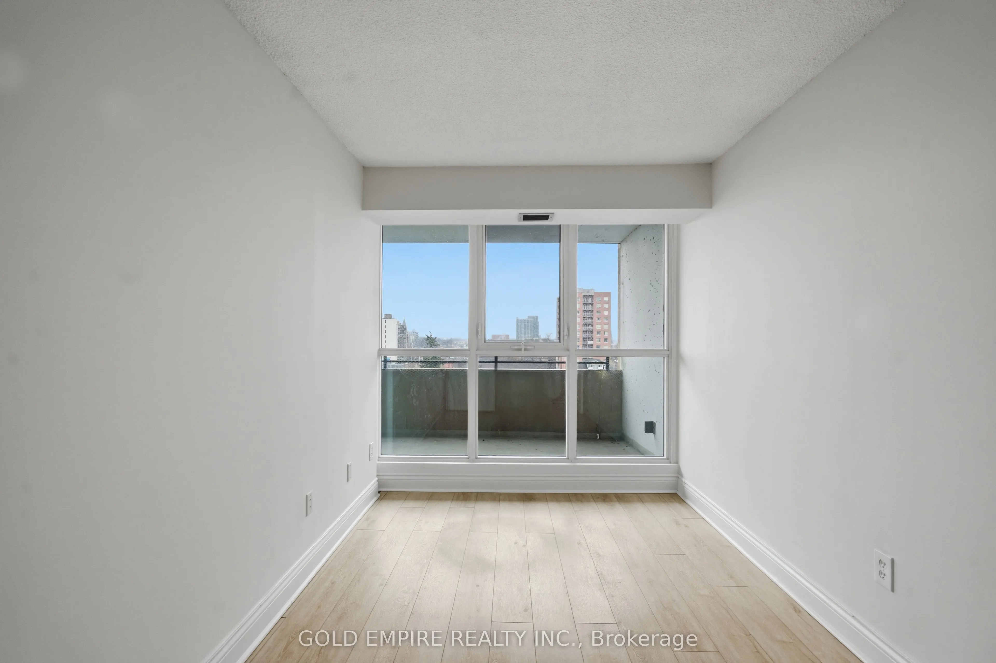 389 Dundas Street #701