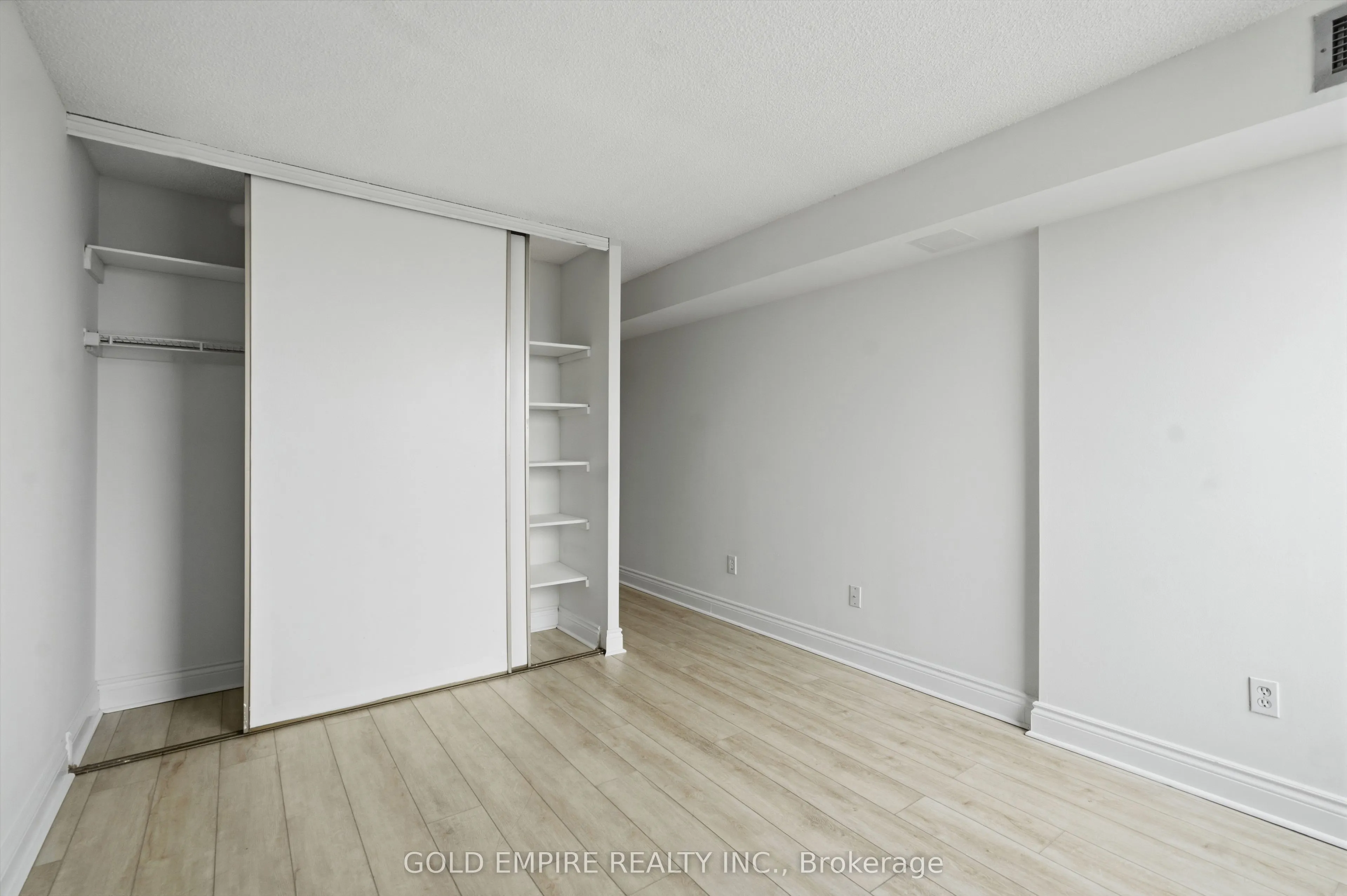 389 Dundas Street #701