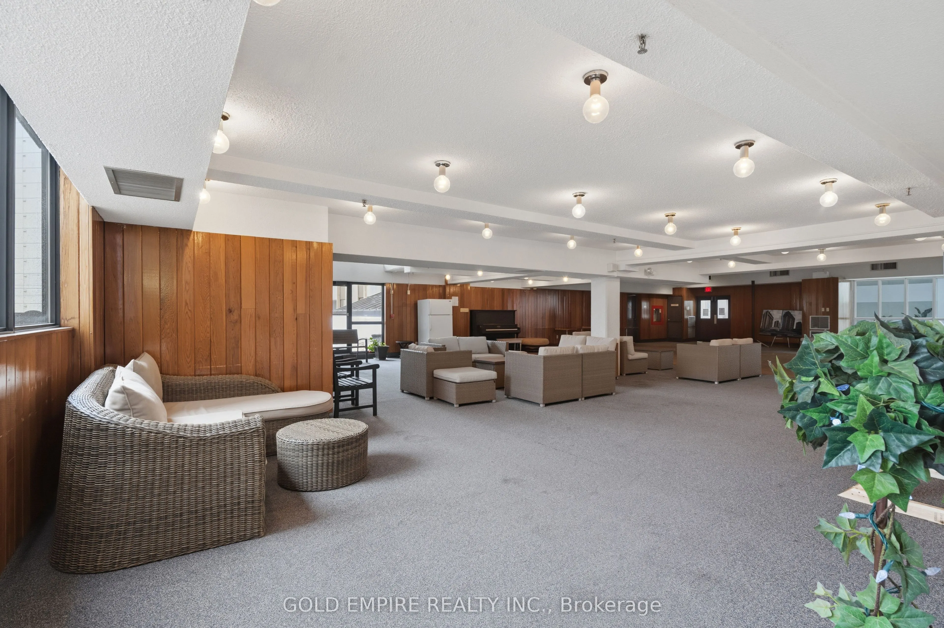 389 Dundas Street #701