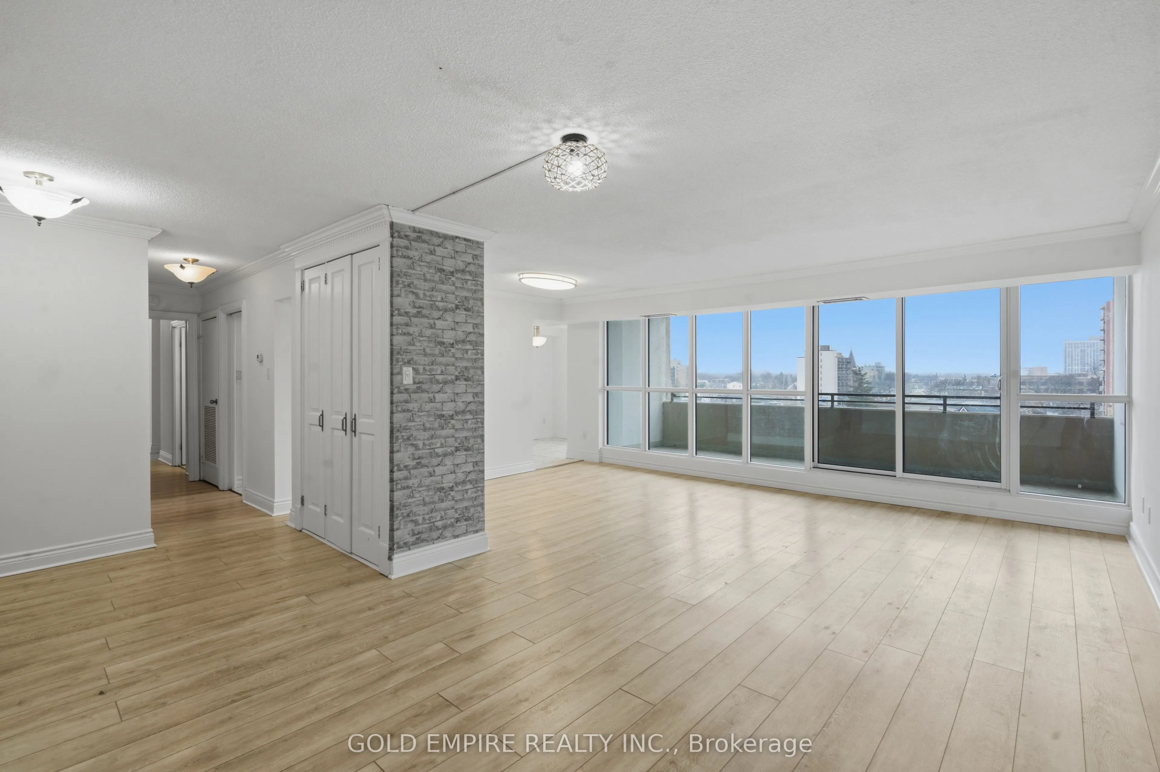 389 Dundas Street #701