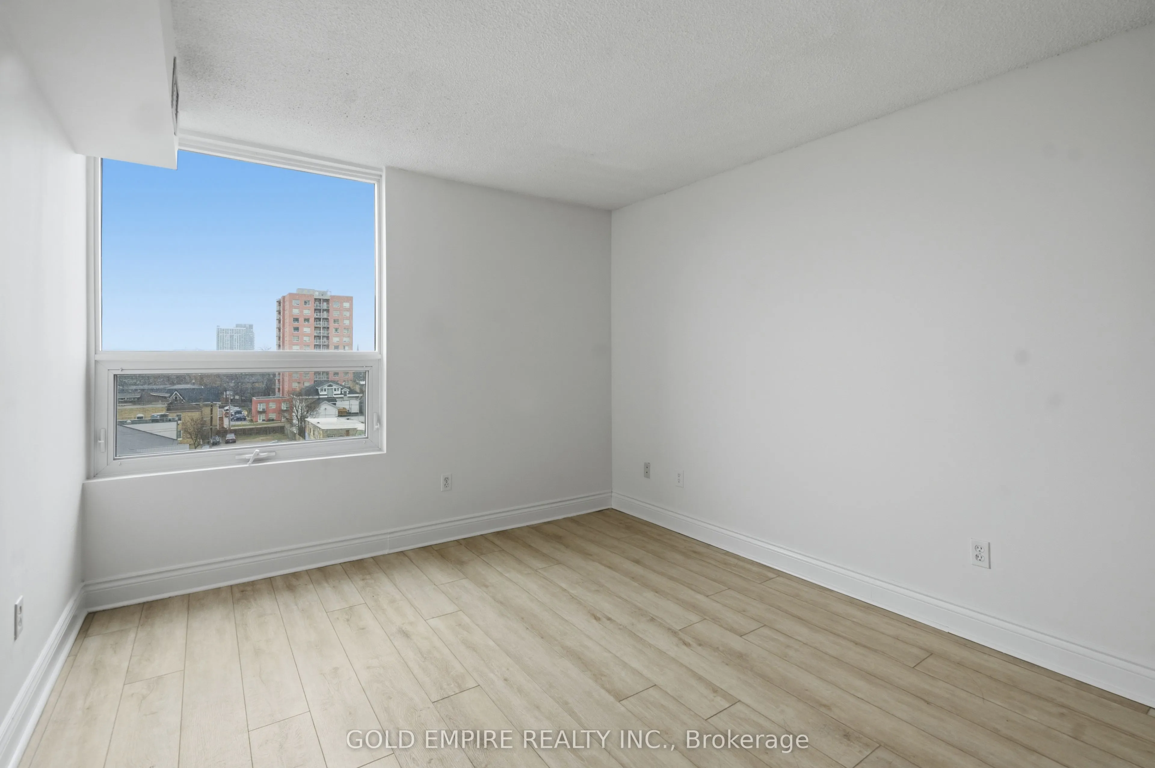 389 Dundas Street #701