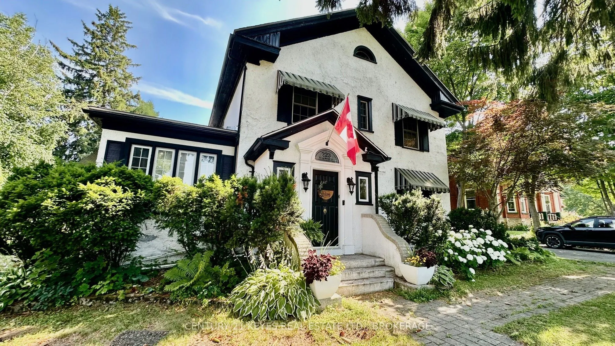 223 King Street W