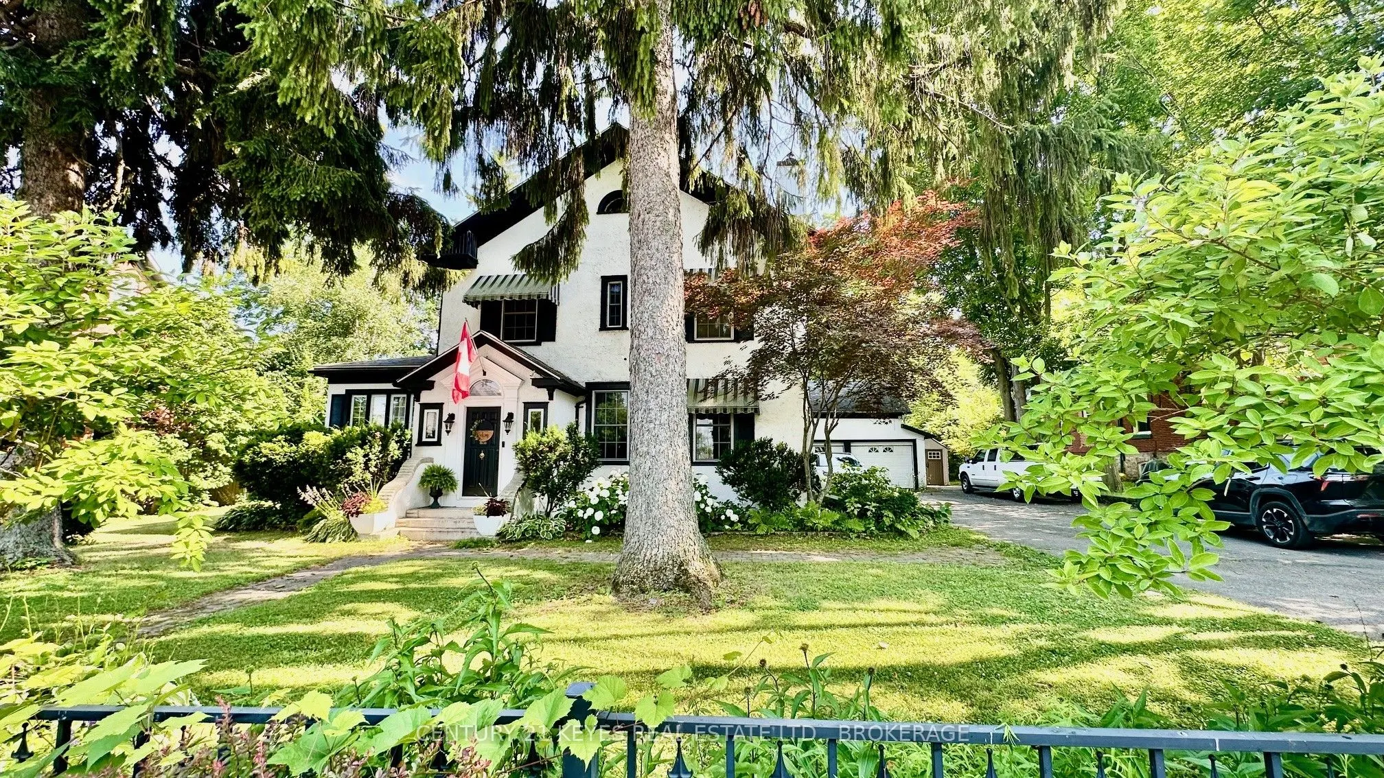 223 King Street W
