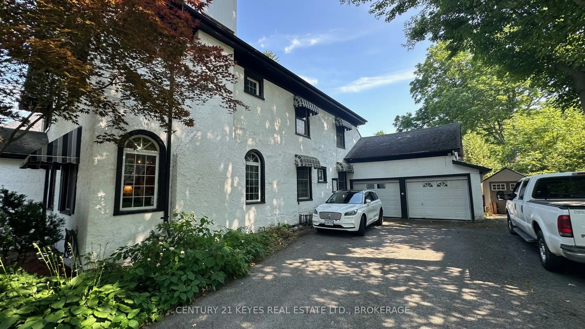 223 King Street W