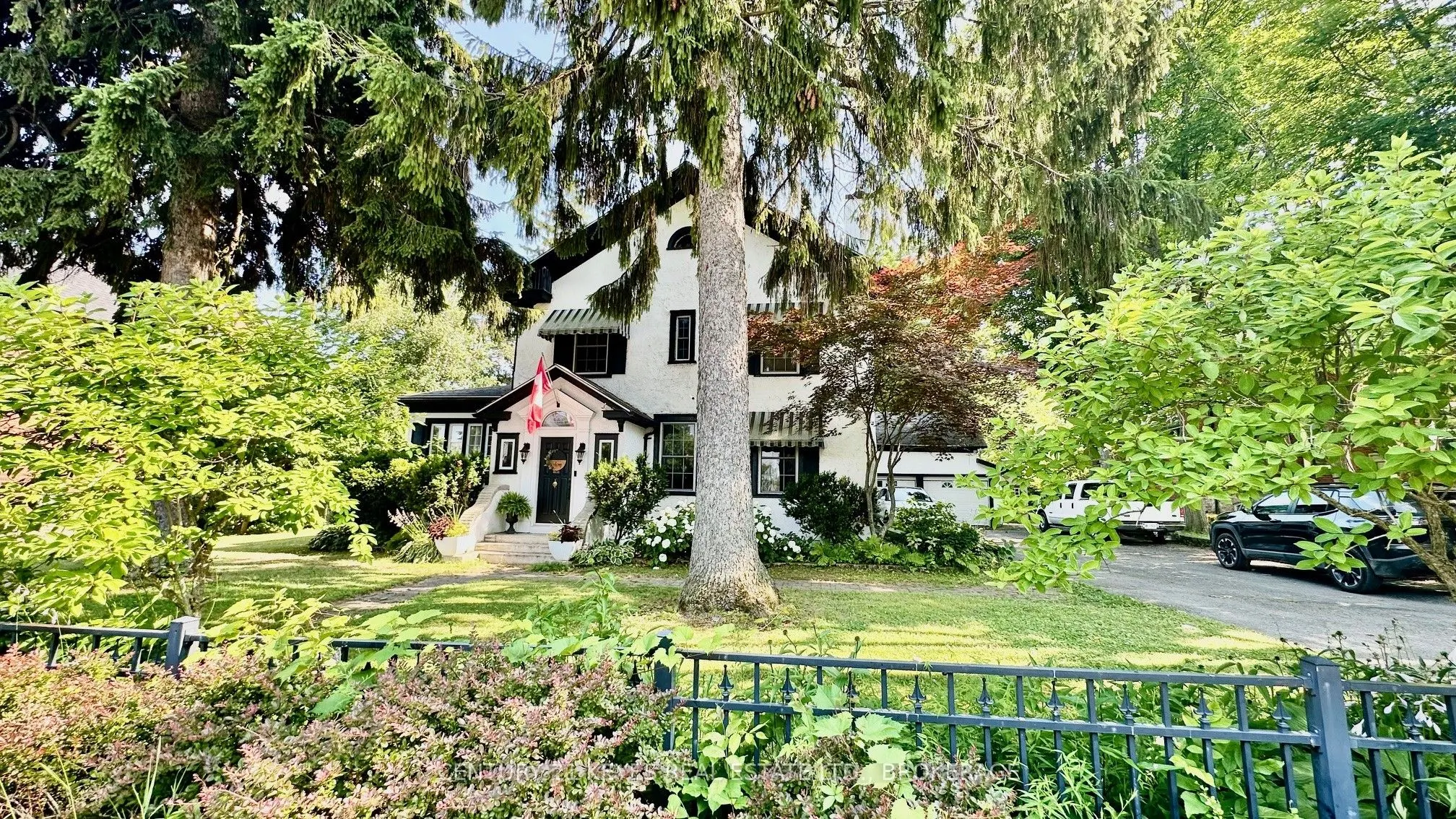 223 King Street W