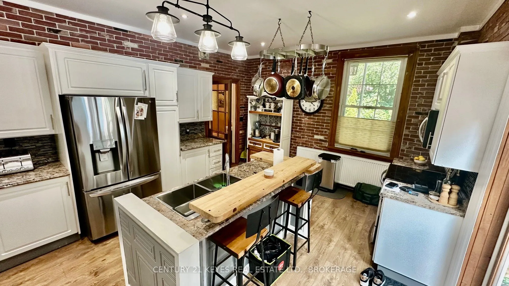 223 King Street W