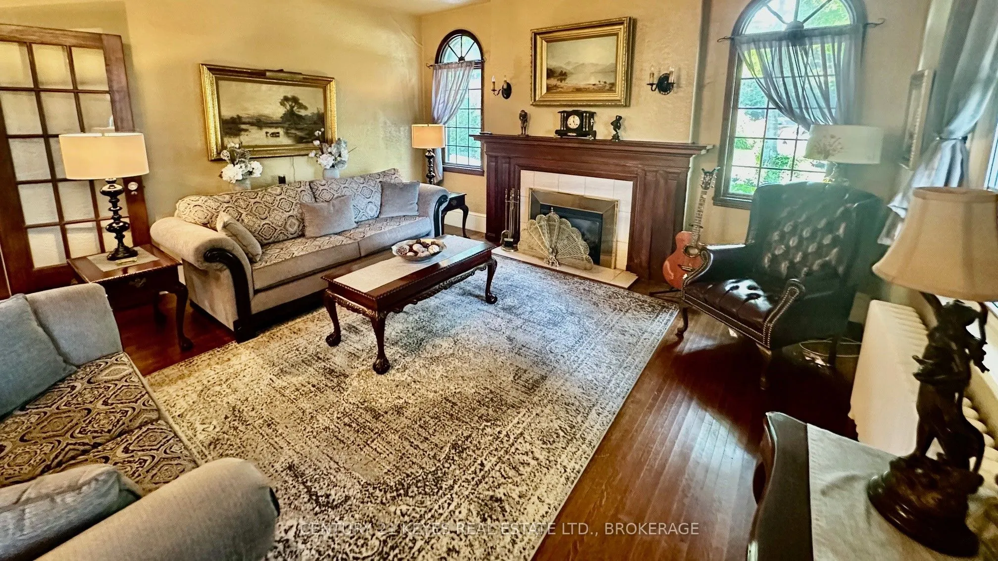 223 King Street W