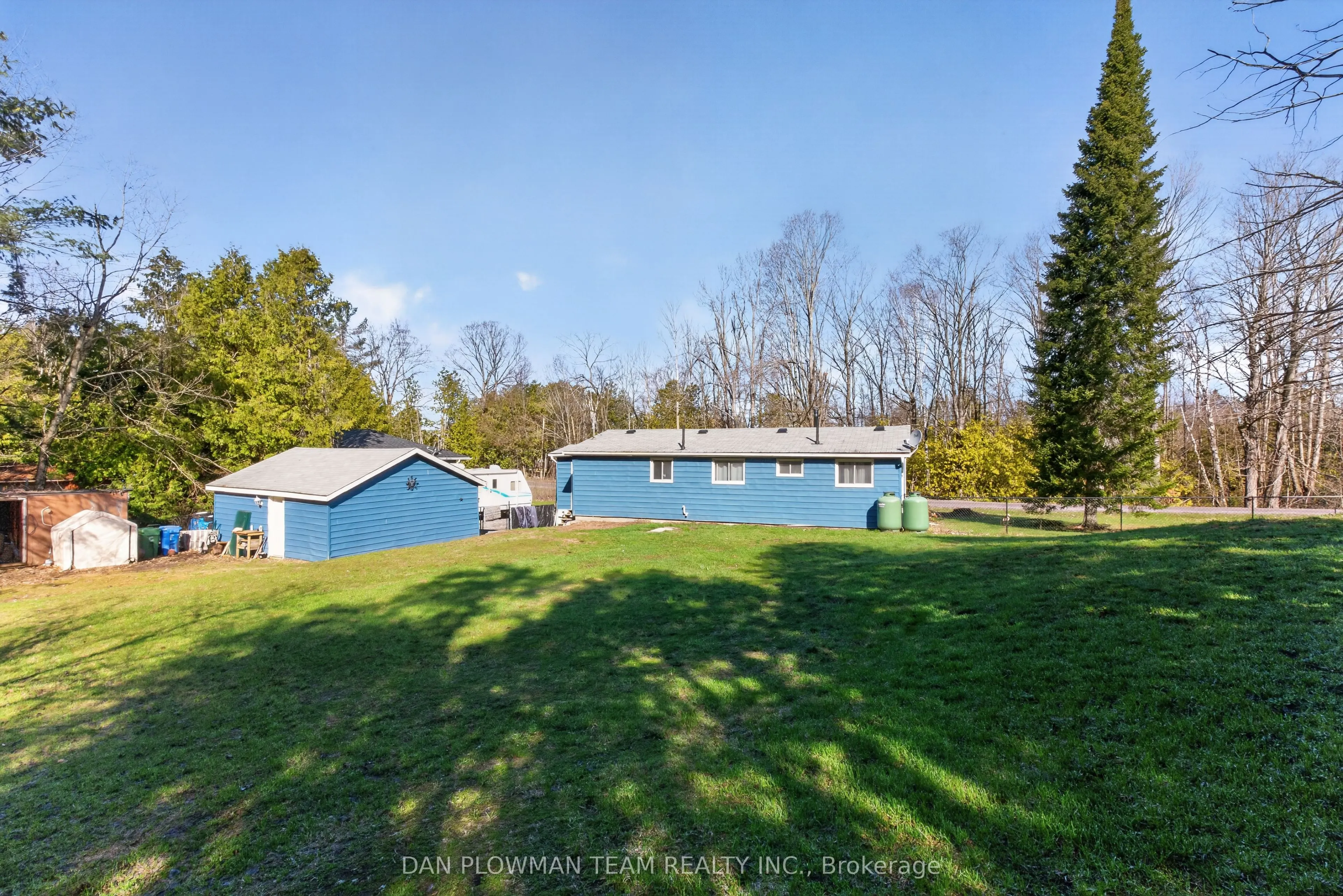 1545 Westview Crescent