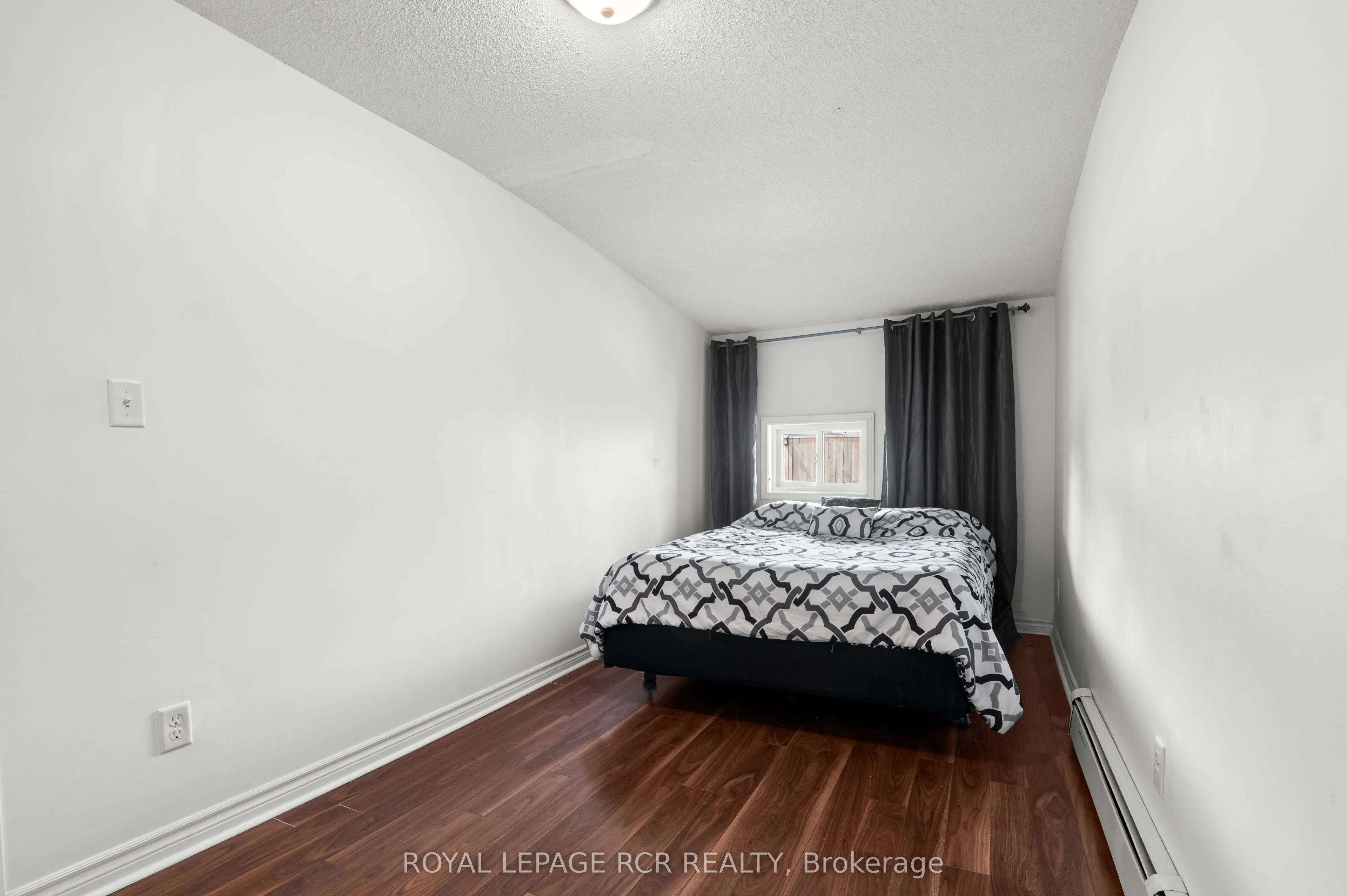 28 SYKES Street N