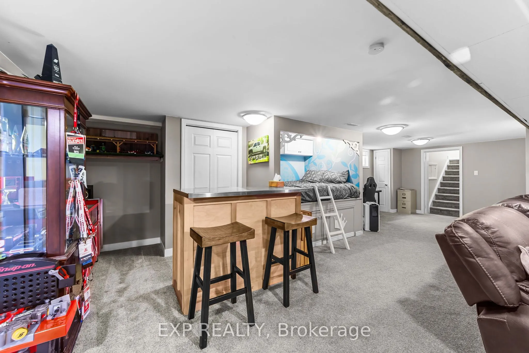 9221 Hickory Drive