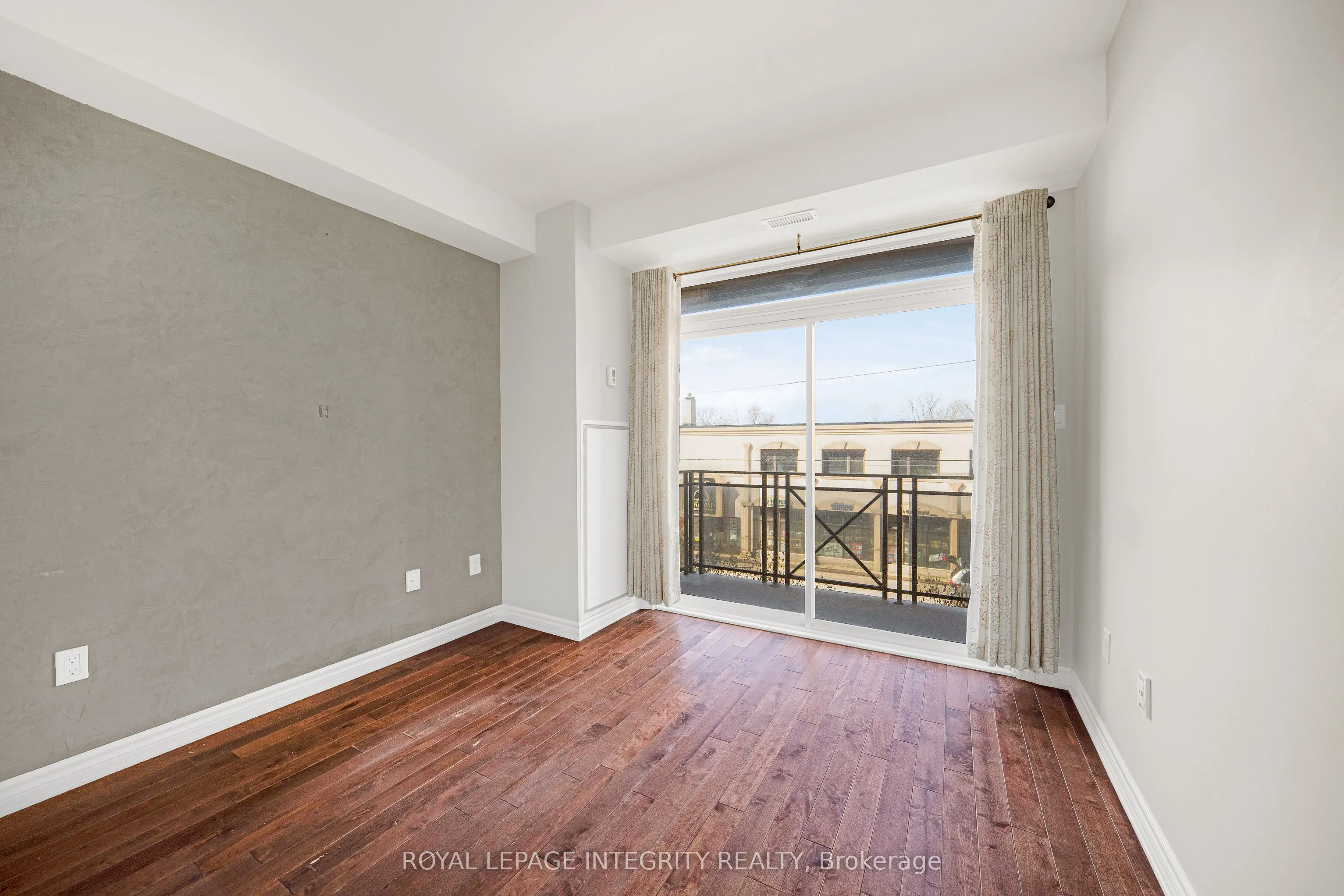 429 Kent Street #320