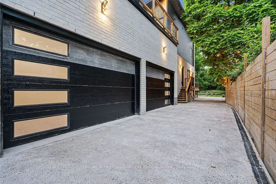 858 William Street