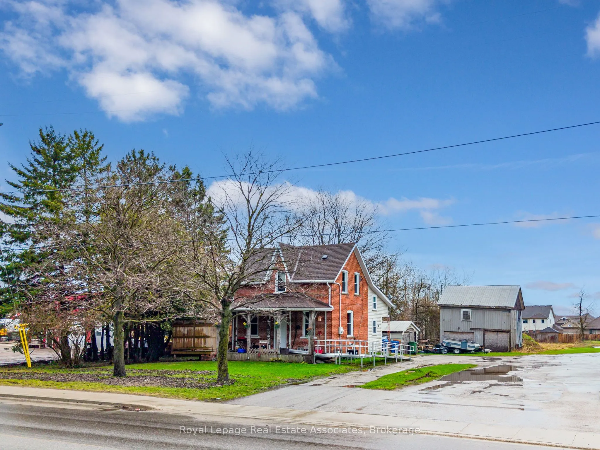 557 Main Street E