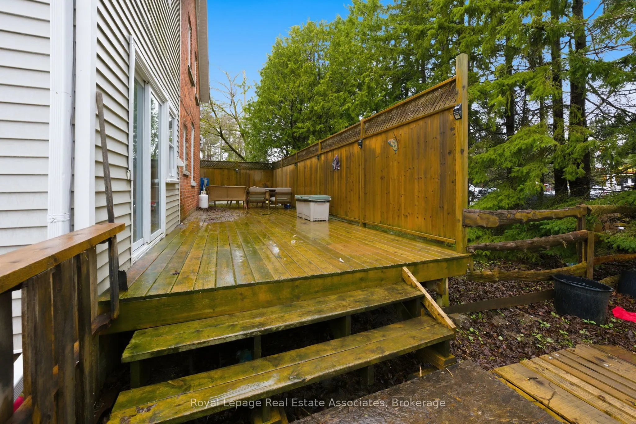 557 Main Street E