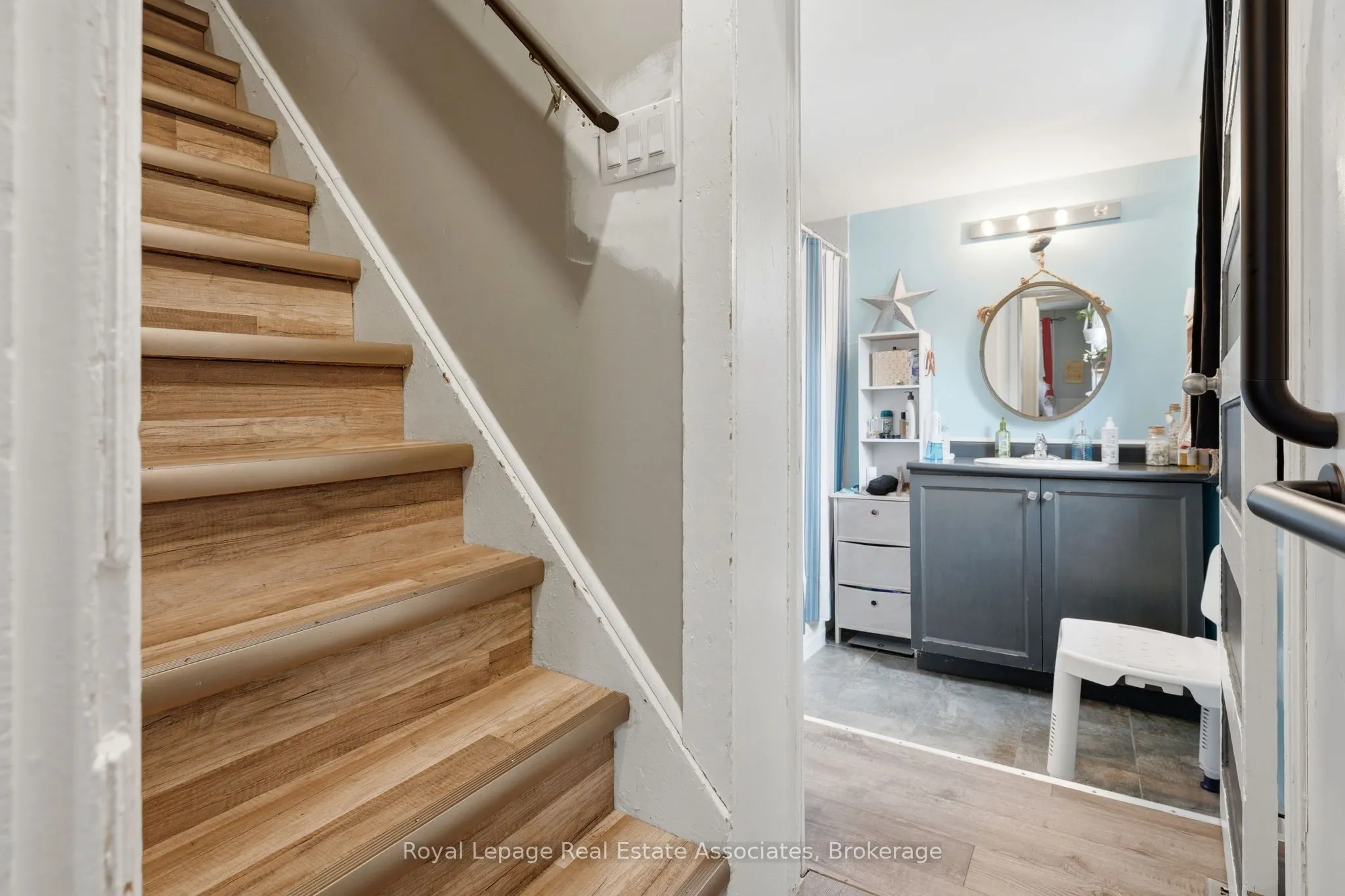 557 Main Street E