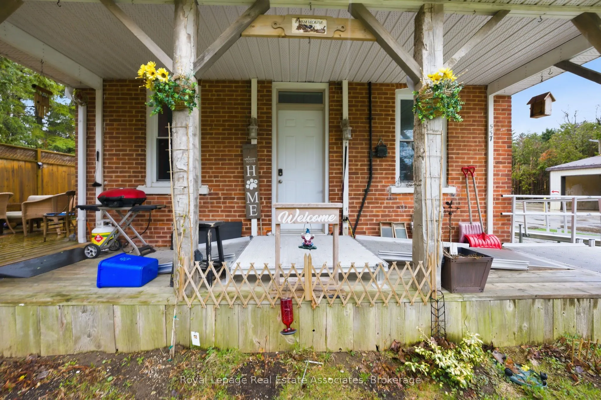 557 Main Street E