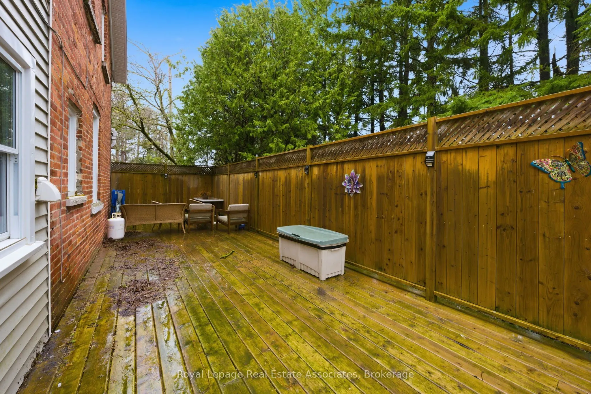 557 Main Street E