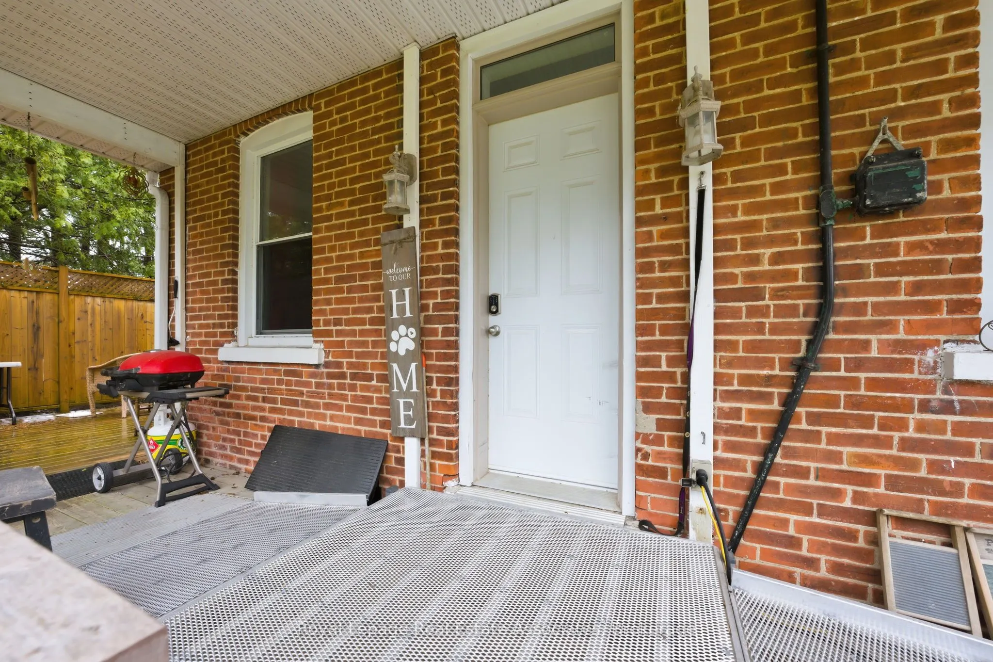 557 Main Street E