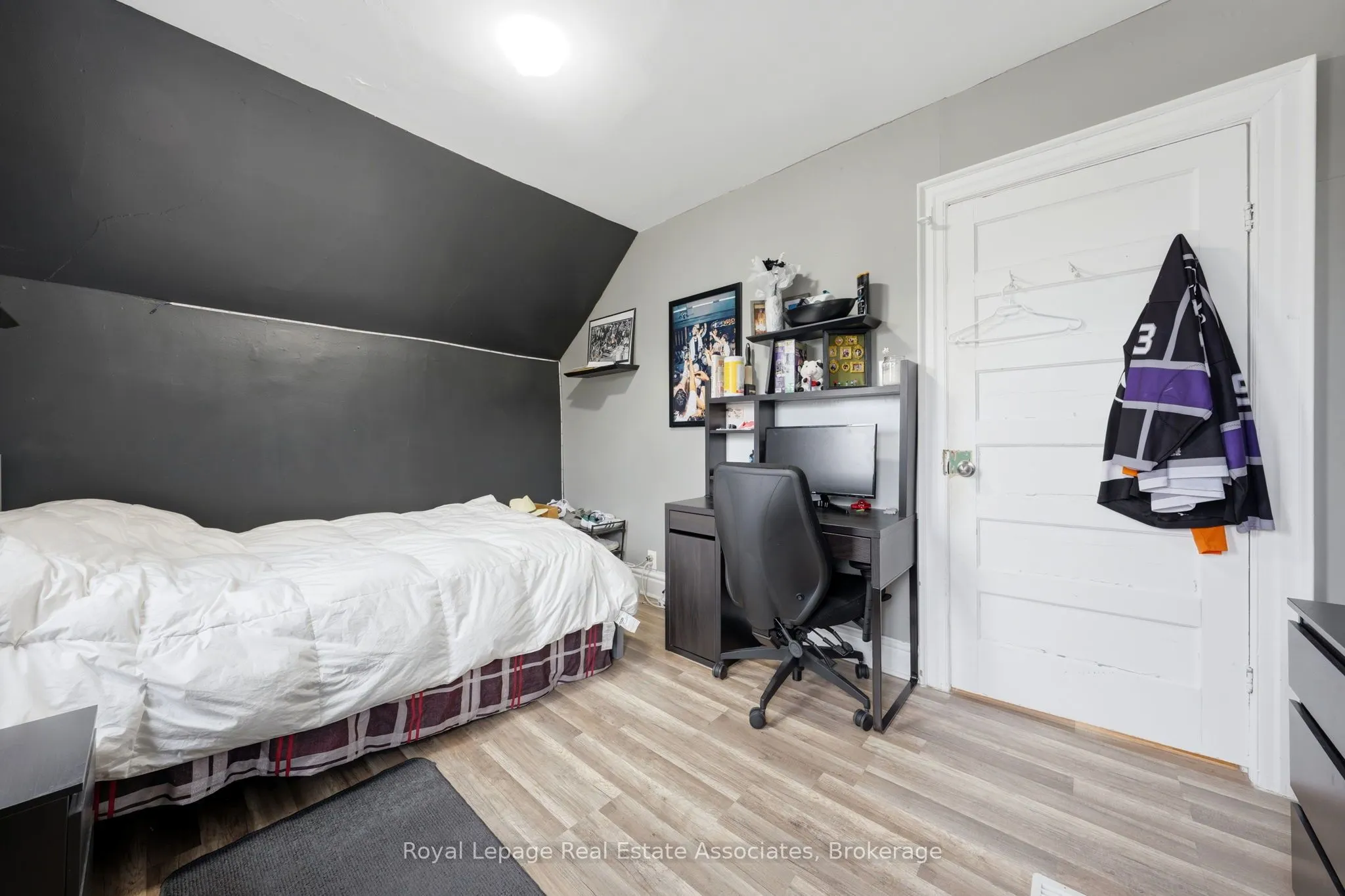 557 Main Street E