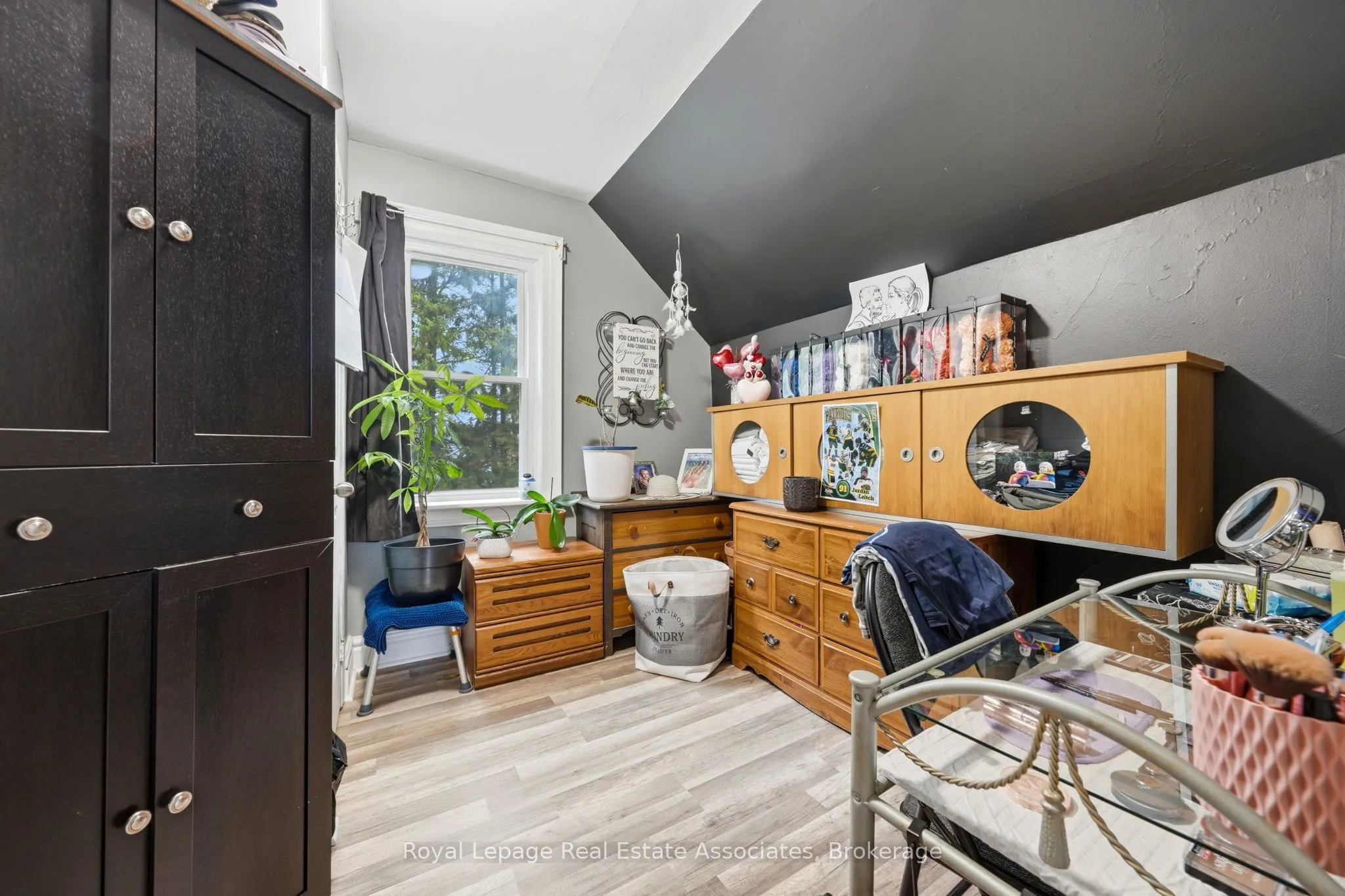 557 Main Street E