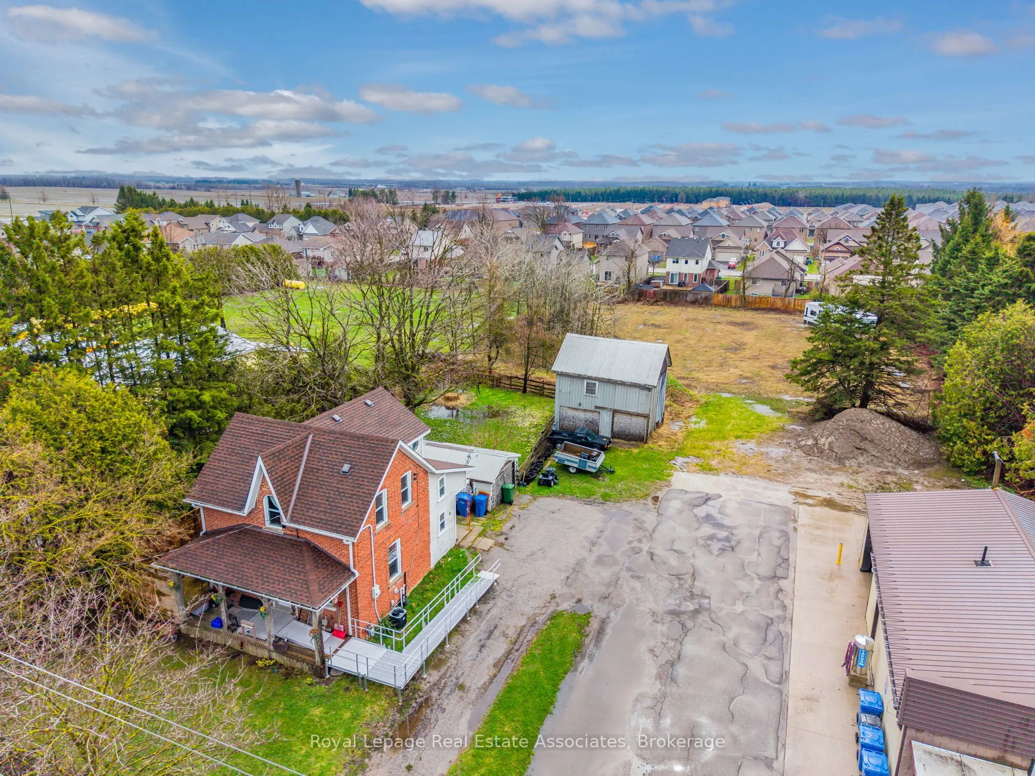 557 Main Street E