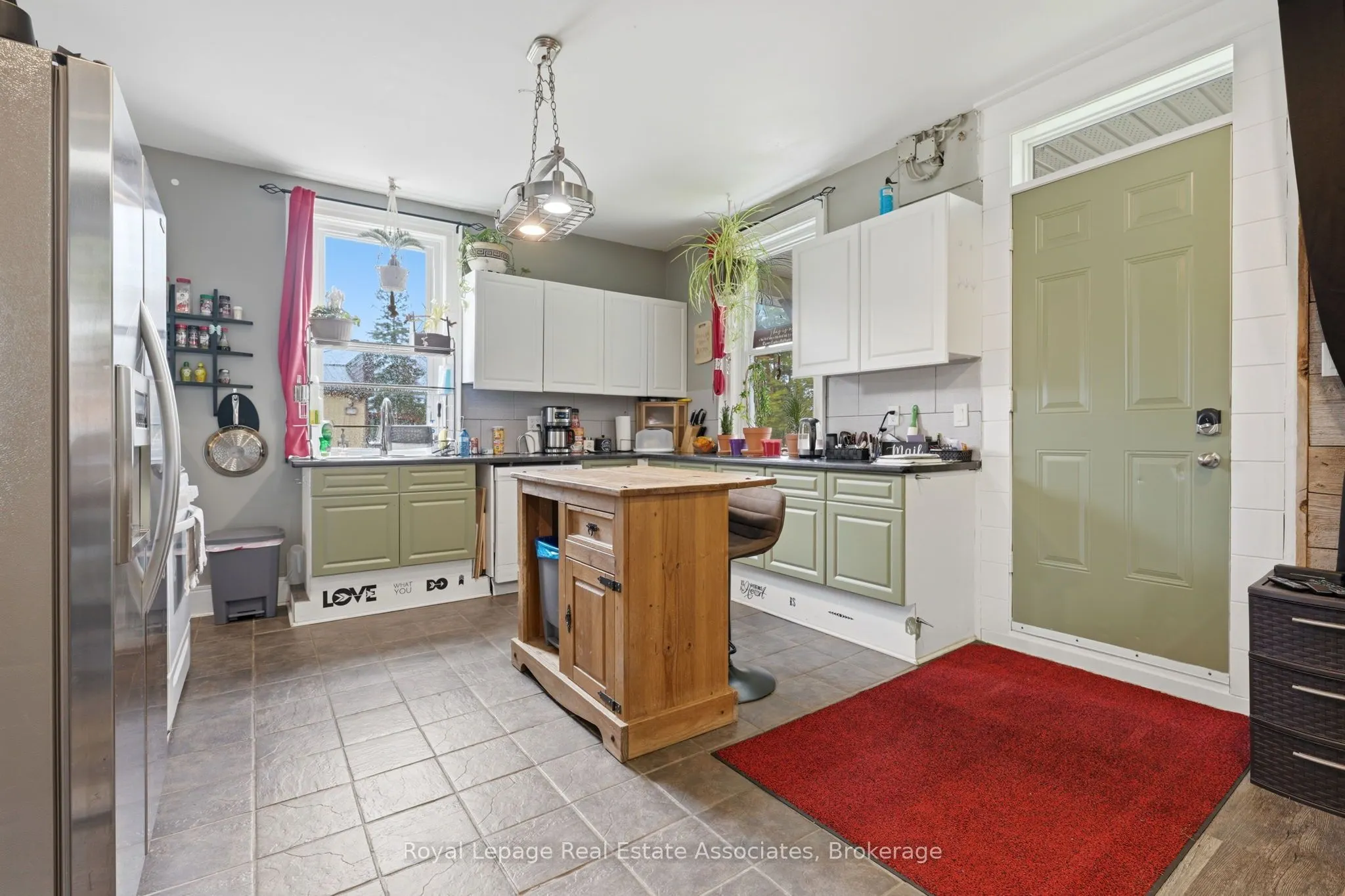 557 Main Street E