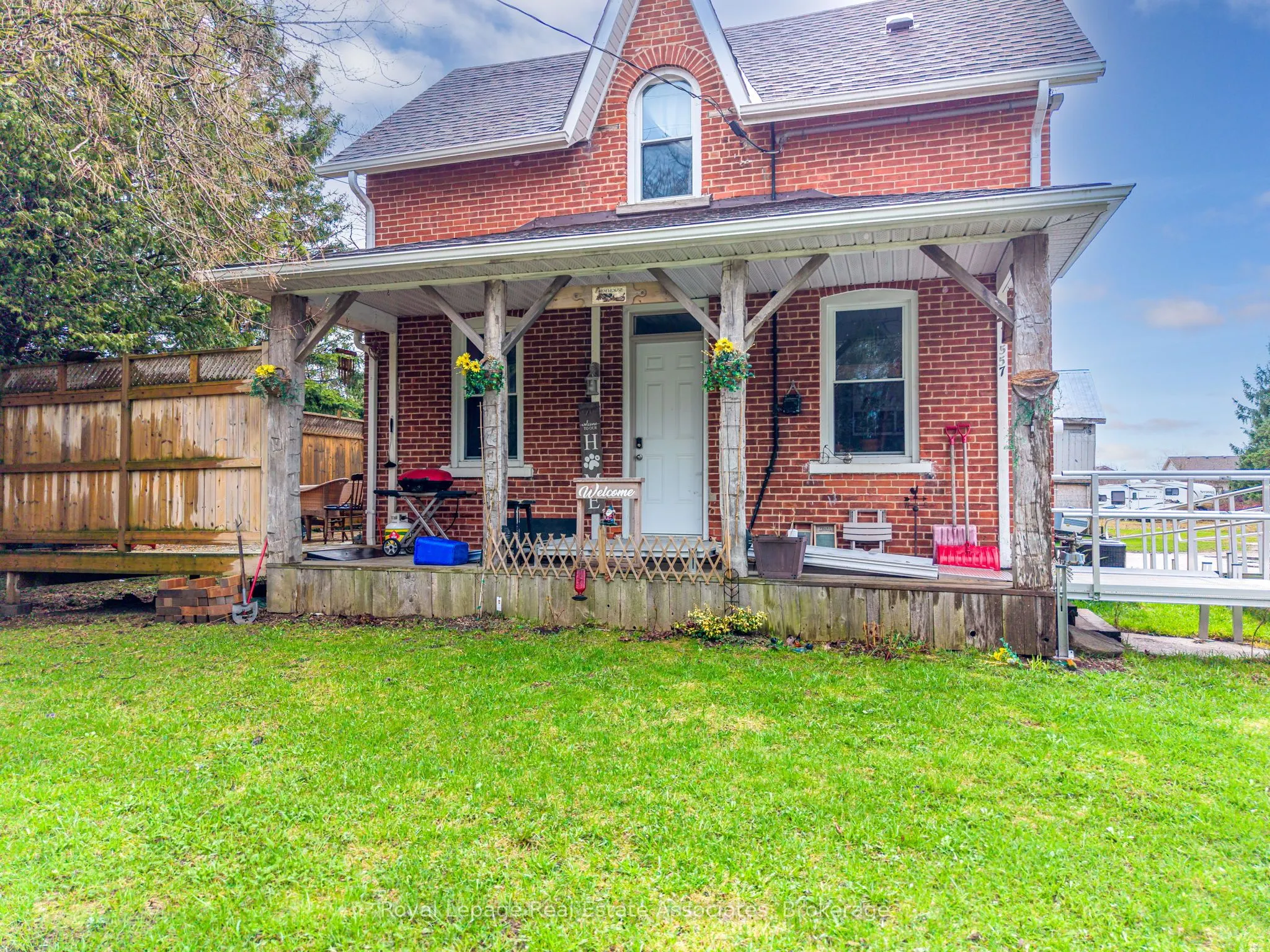 557 Main Street E