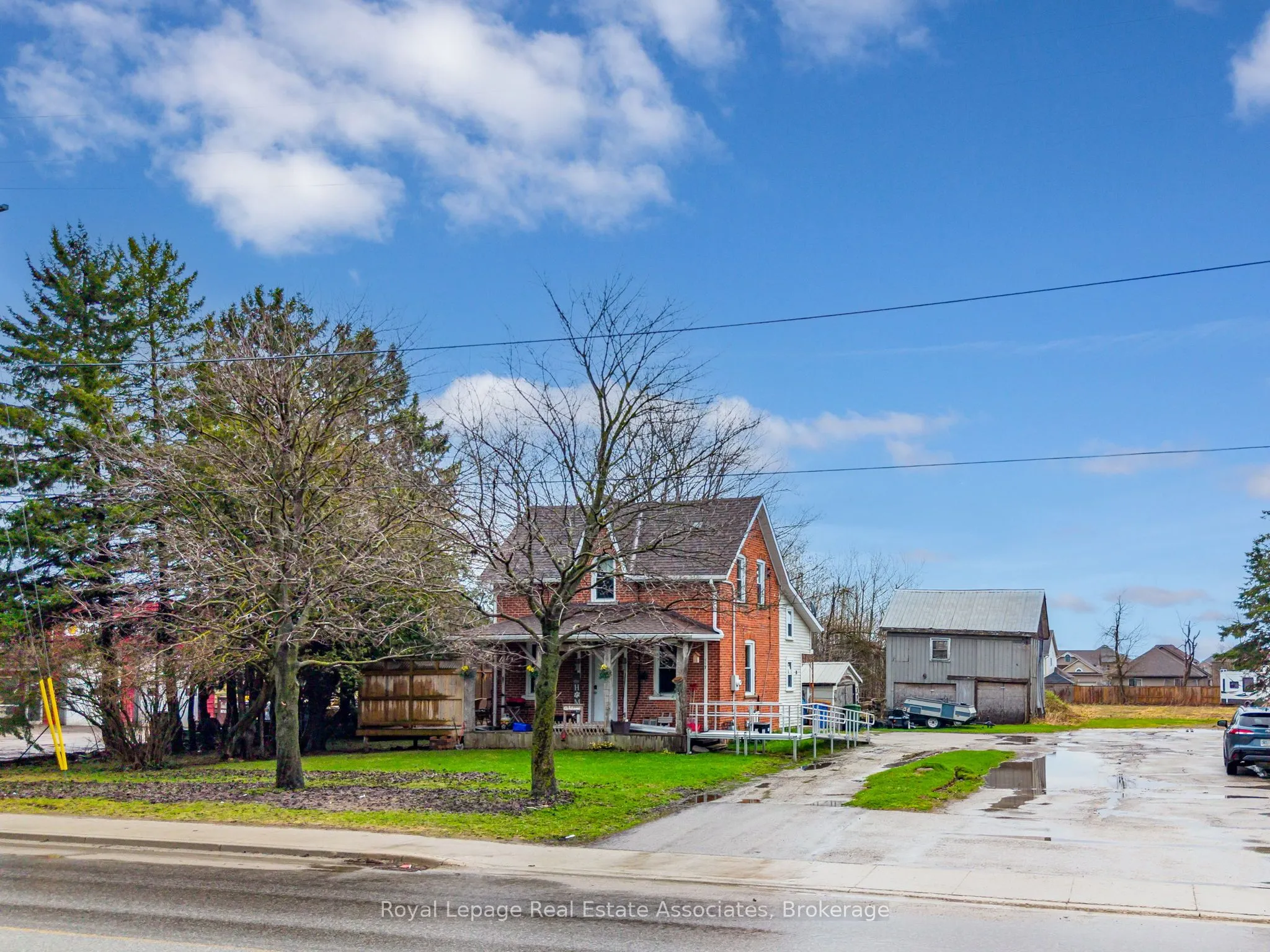 557 Main Street E